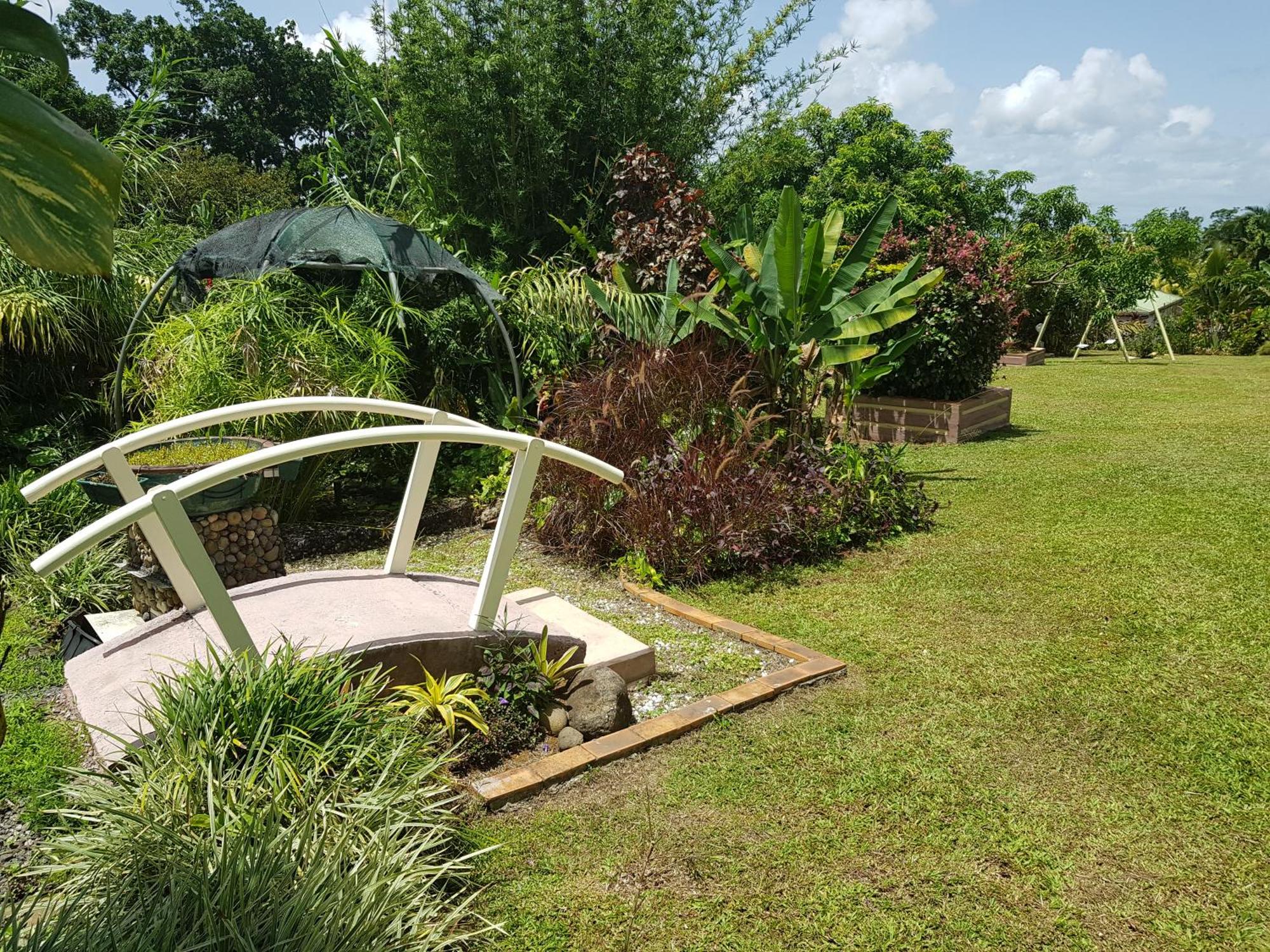 DOMAINE de VALCINE 3 gites parc et piscine à 4 mn de la distillerie DBM, des 1er commerces et de la cascade de BIS