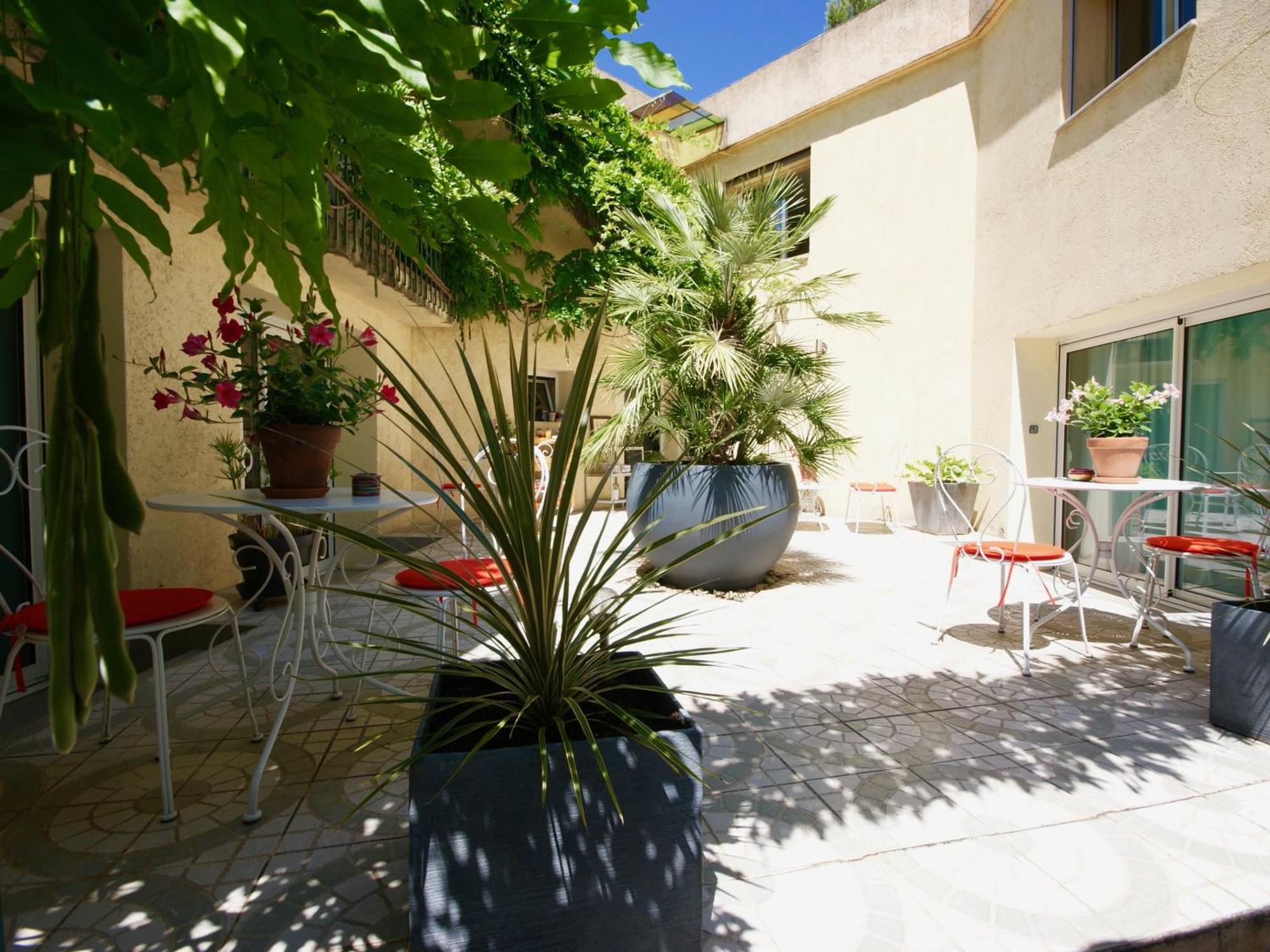 5. Couette Et Cafe