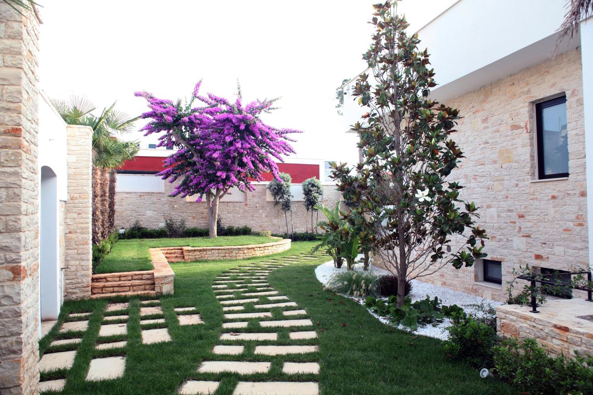 8. Villa Pina