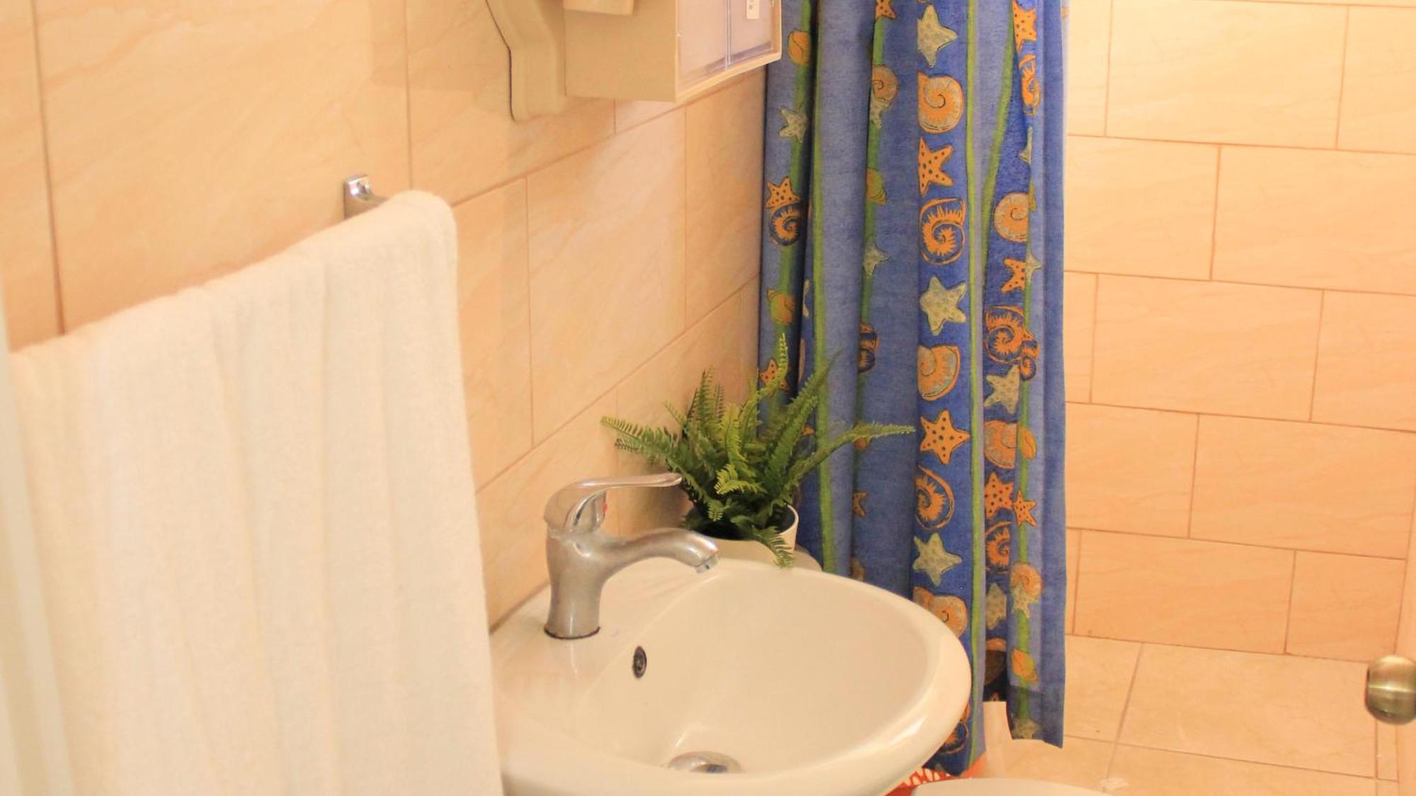 Fully Equipped New 3br Apt dt 2mins To The Beach, foto 11
