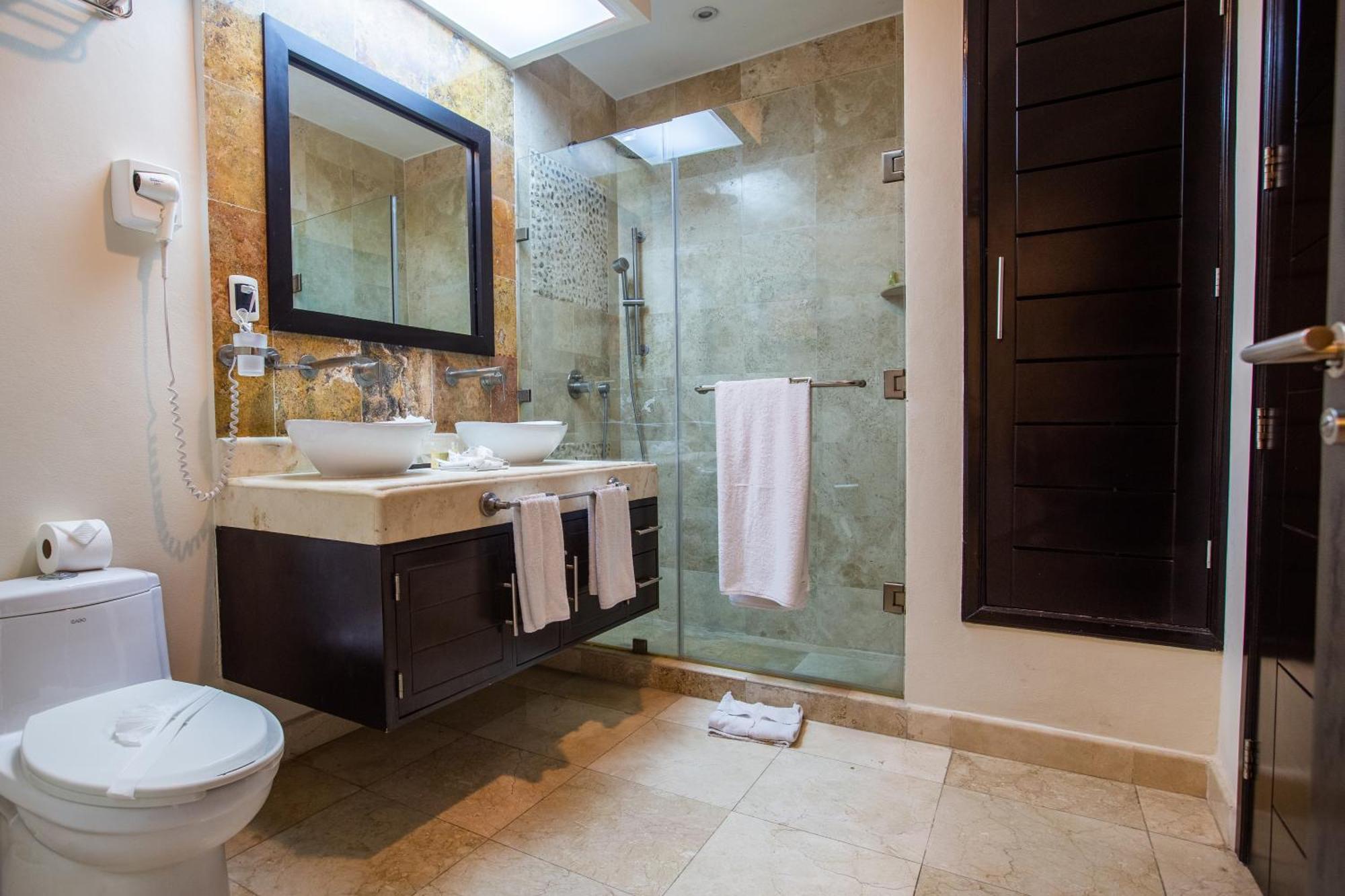 Corner 2 bedrooms condo 3rd floor facing the ocean at ELFARO by DPM, foto 11