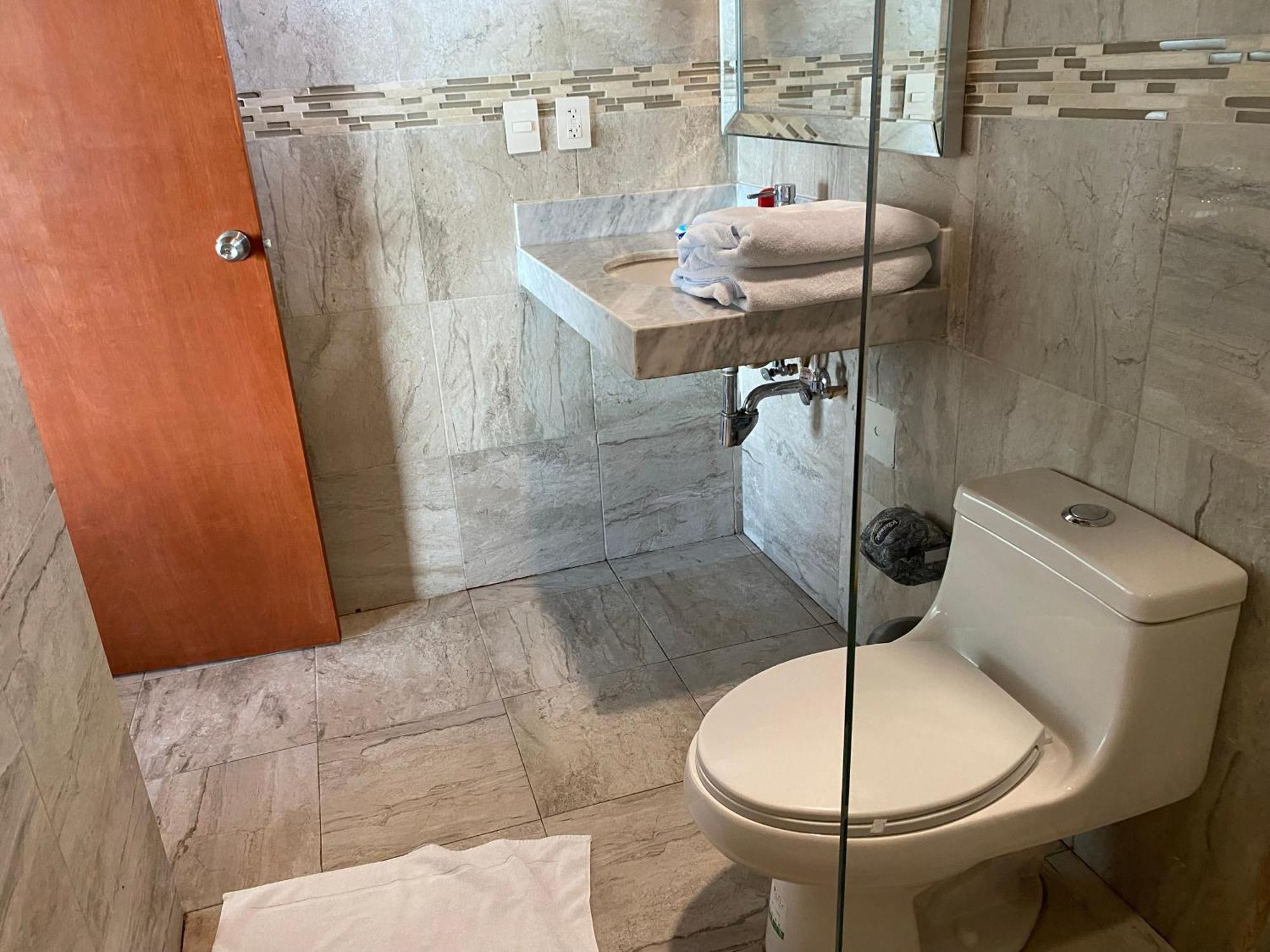 Cuxos Hotel Beachfront, foto 15