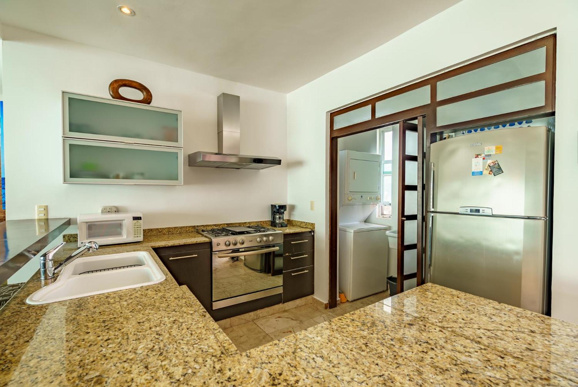 Duplex w Rooftop Plunge Pool – Walk to Beach, imagen 3