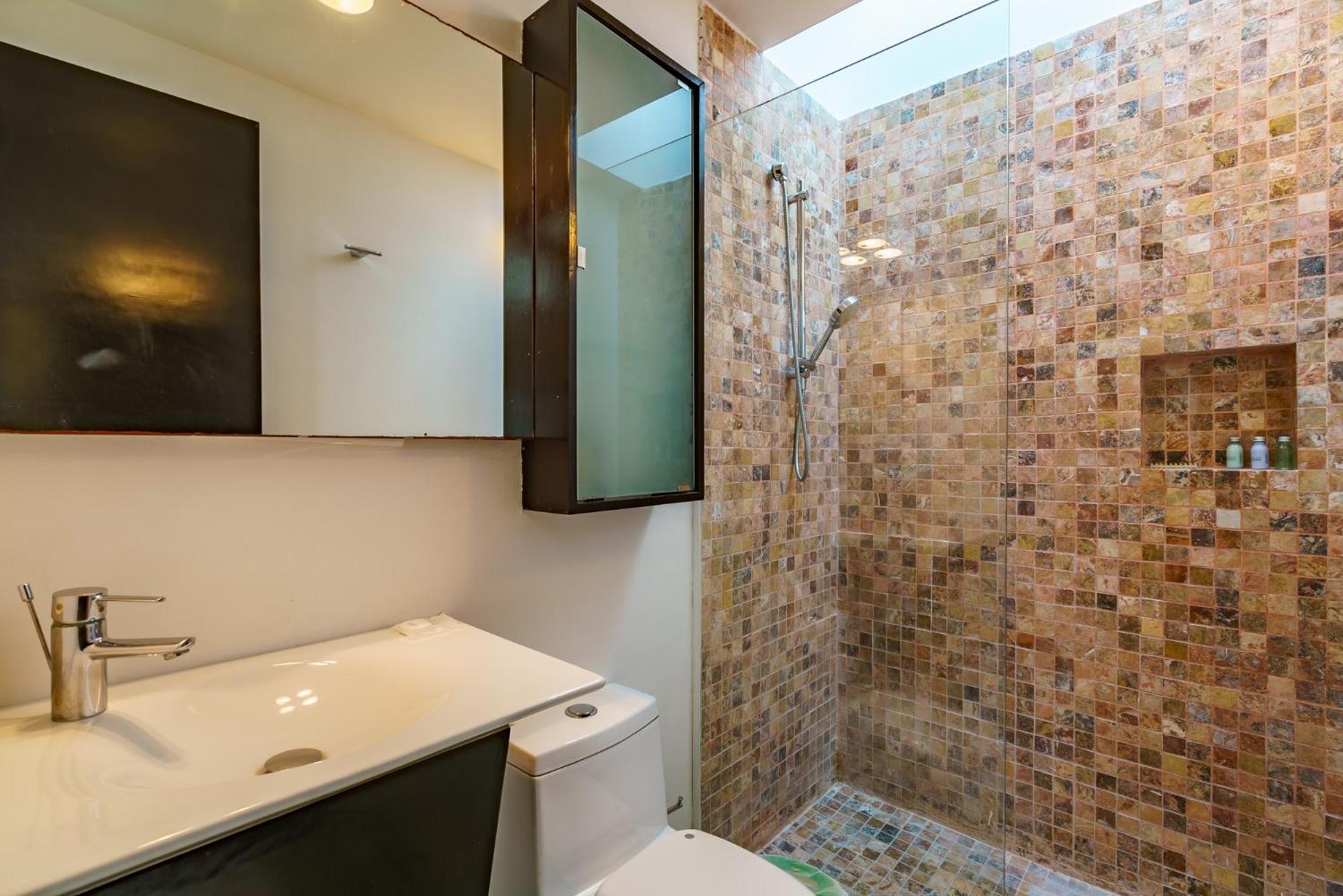 Duplex w Rooftop Plunge Pool – Walk to Beach, foto 6