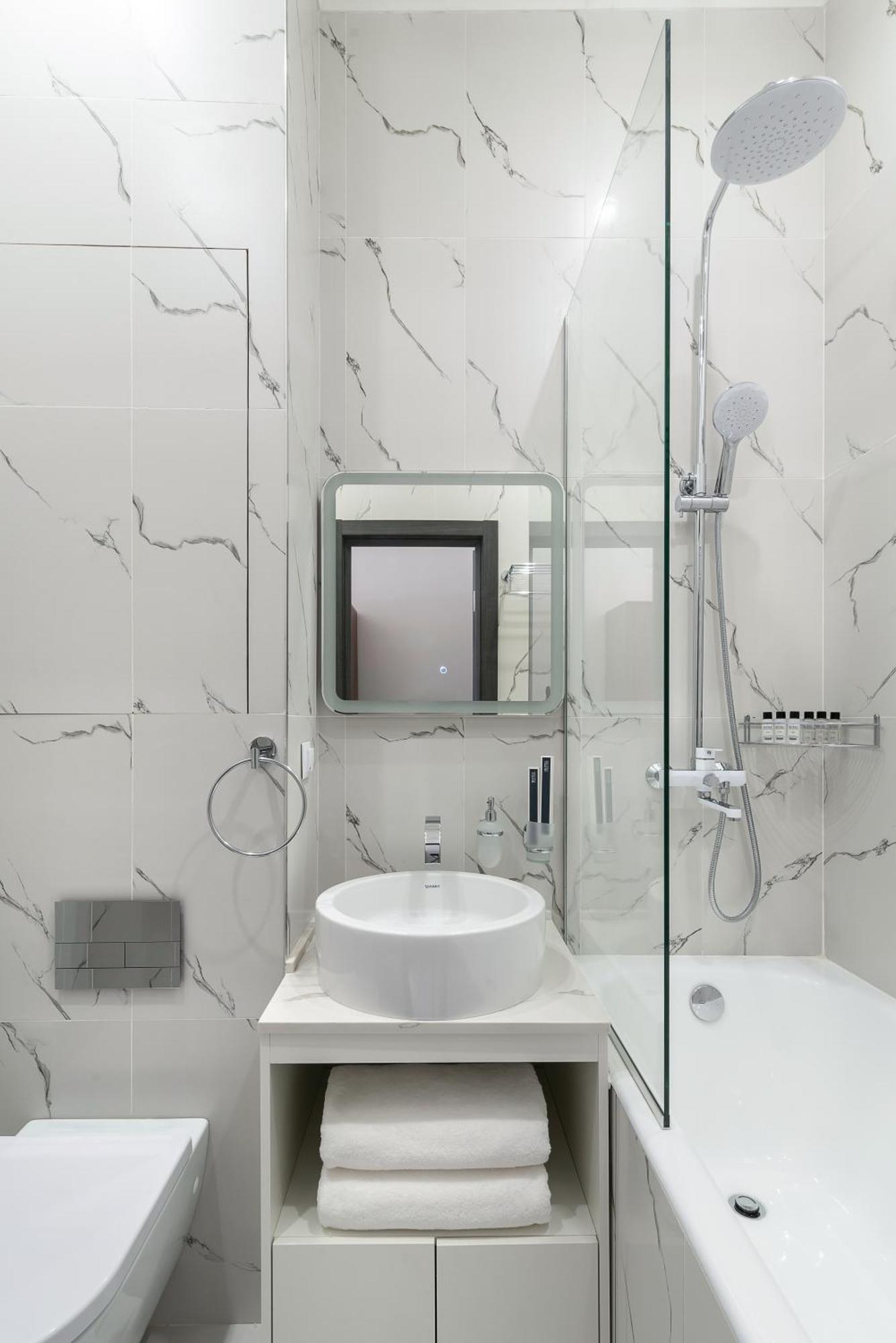 V Hotel&Rooftop lounge