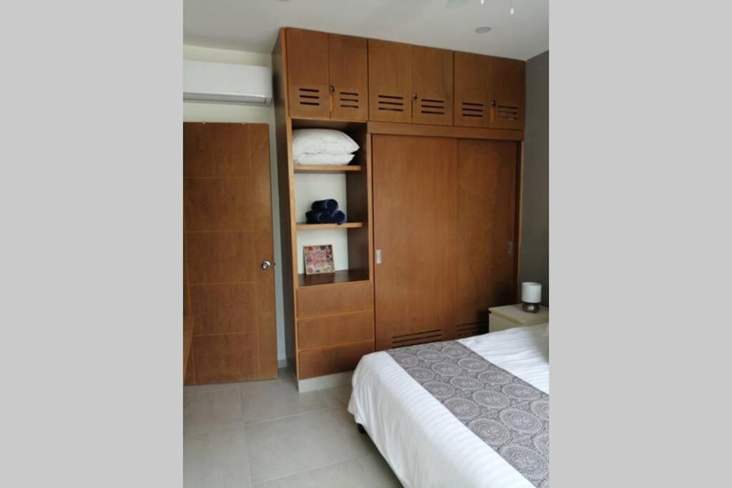 Modern 1 bedroom suite by beach Great location!, foto 12
