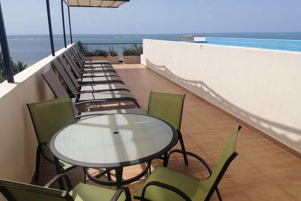 Modern 1 bedroom suite by beach Great location!, imagen 4