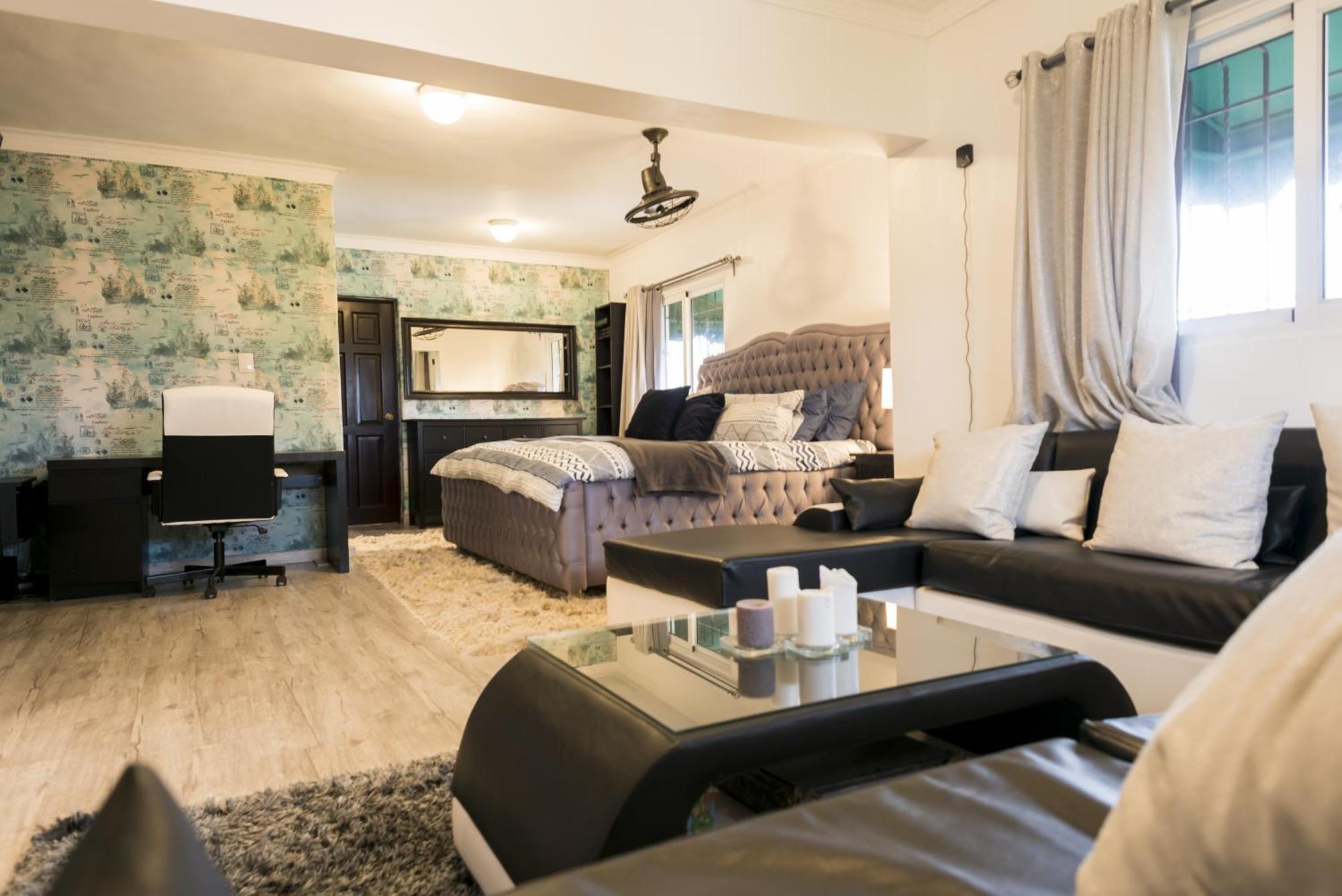 8-Bedroom Penthouse with Private Jacuzzi & Rooftop, imagen 2