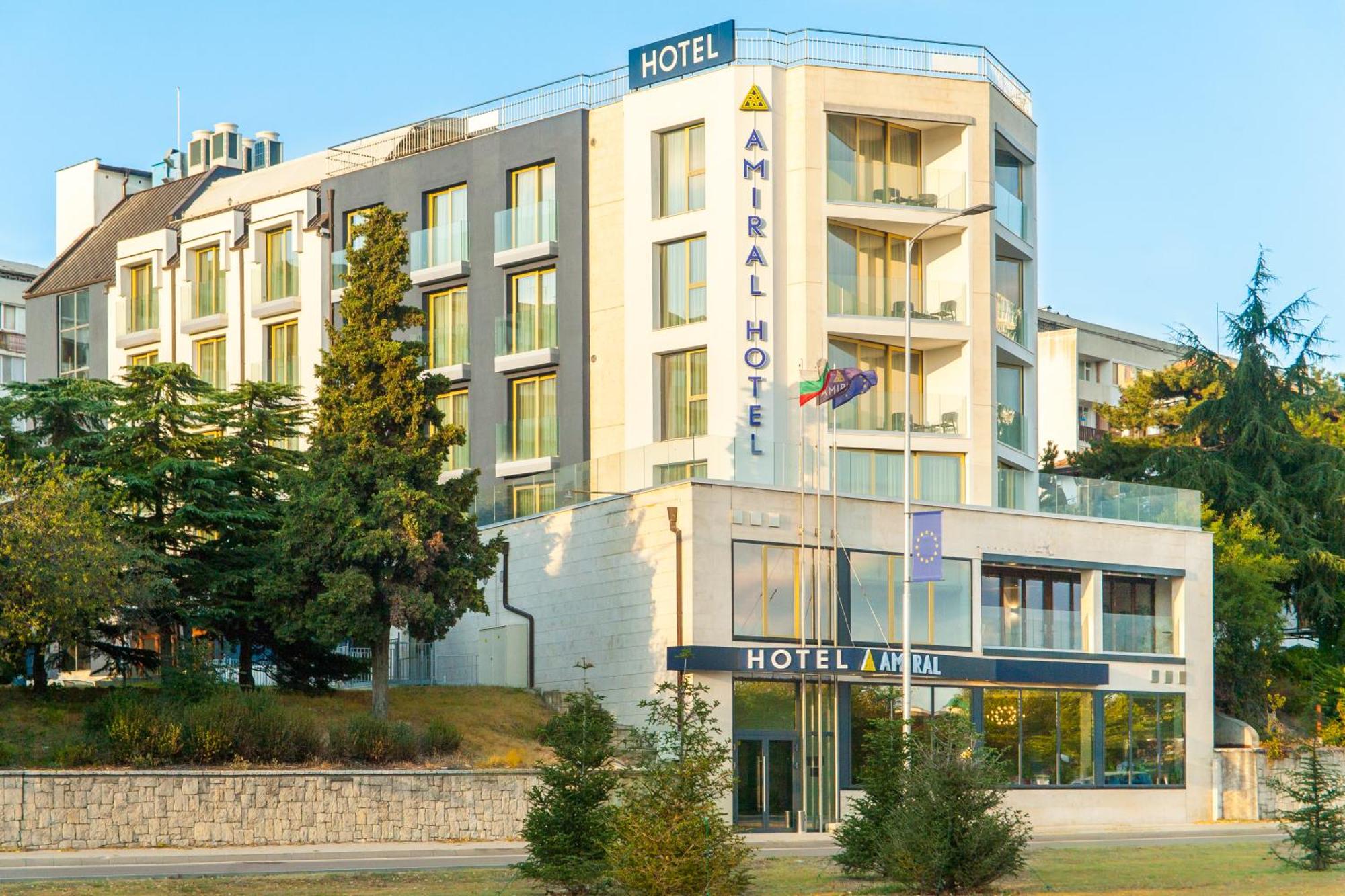 9. Amiral Hotel