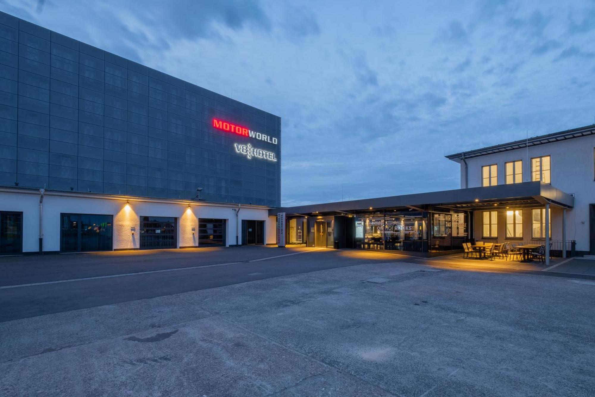 V8 Hotel Köln at MOTORWORLD — foto 3