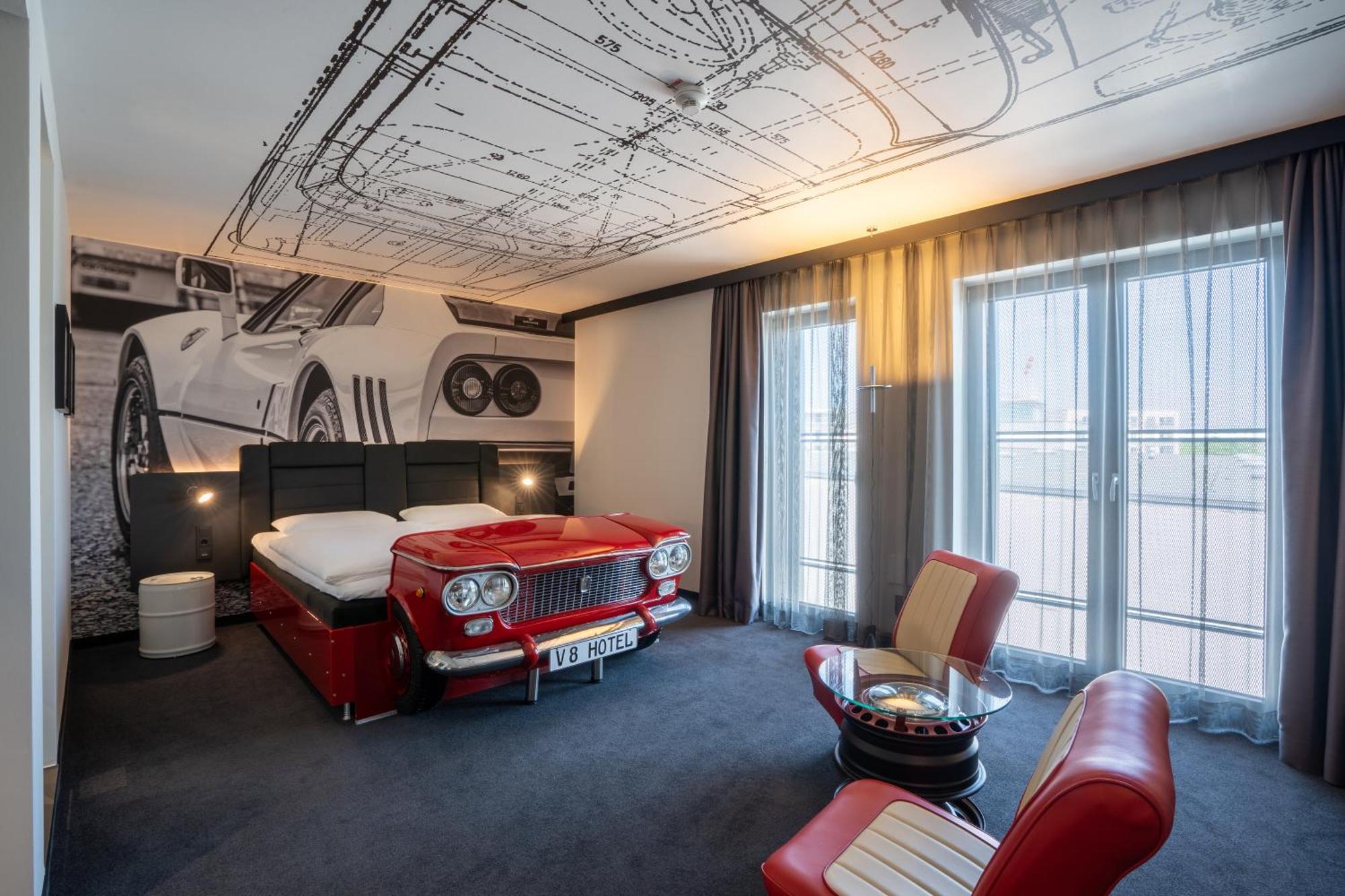 V8 Hotel Köln at MOTORWORLD — foto 4