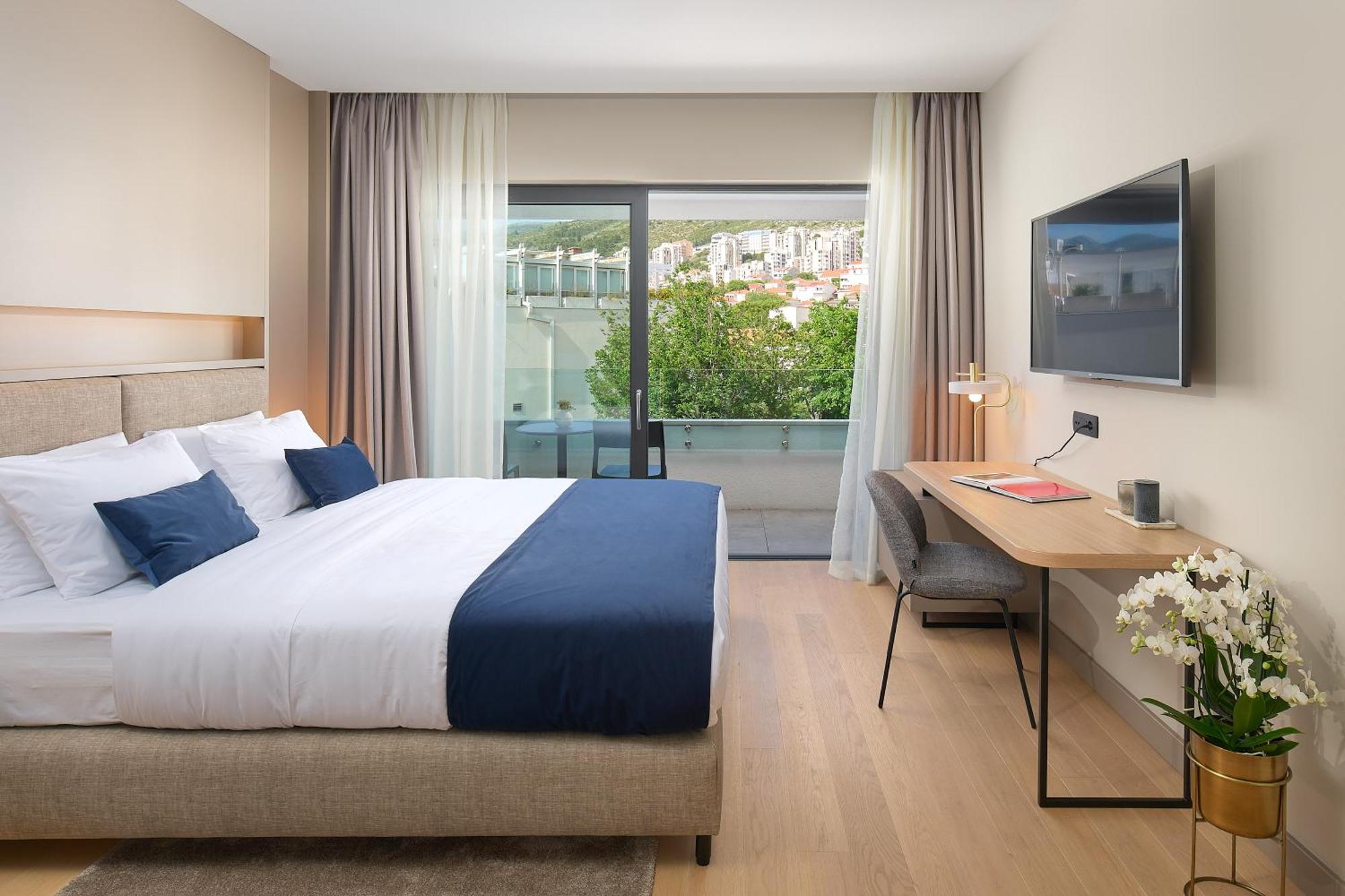 6. Hotel Porto