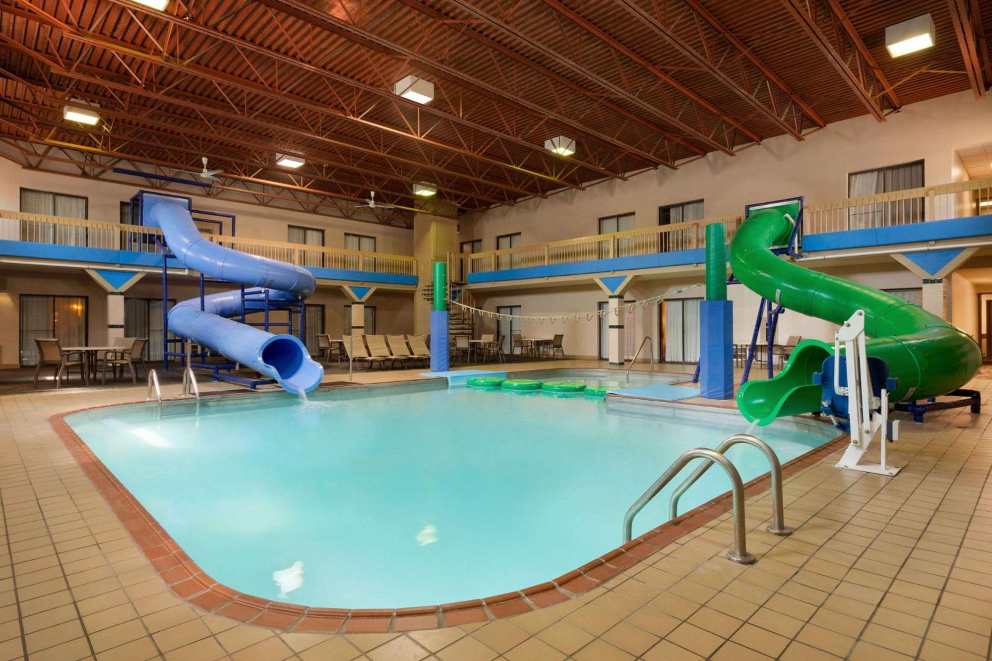 Ramada by Wyndham Fargo — photo 2