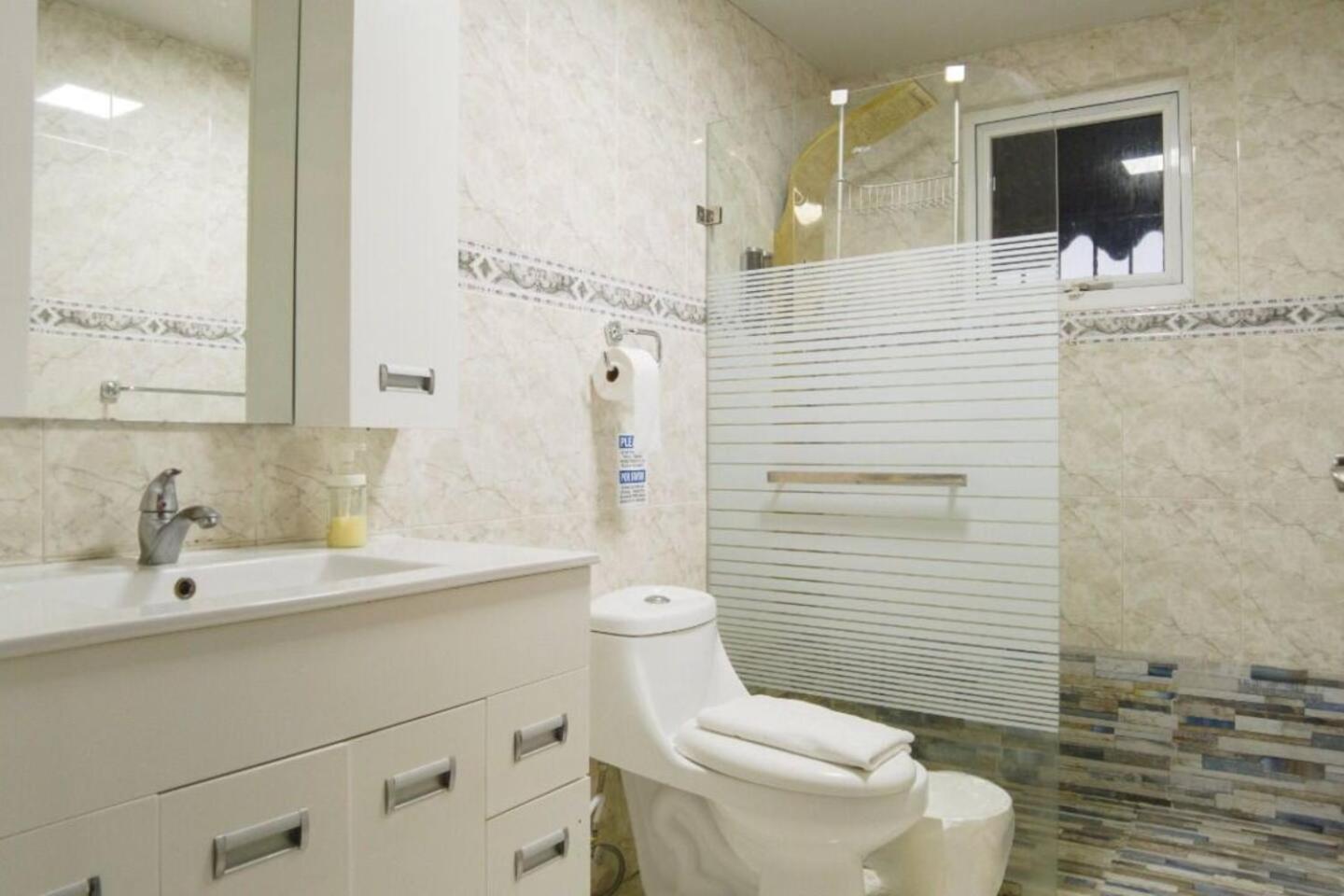 8-Bedroom Penthouse with Private Jacuzzi & Rooftop, foto 7
