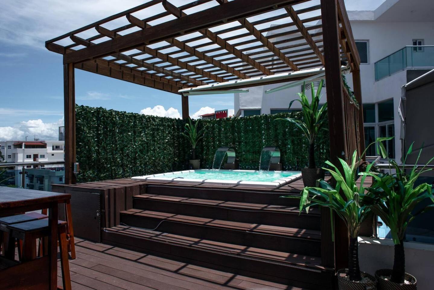 8-Bedroom Penthouse with Private Jacuzzi & Rooftop, foto 8