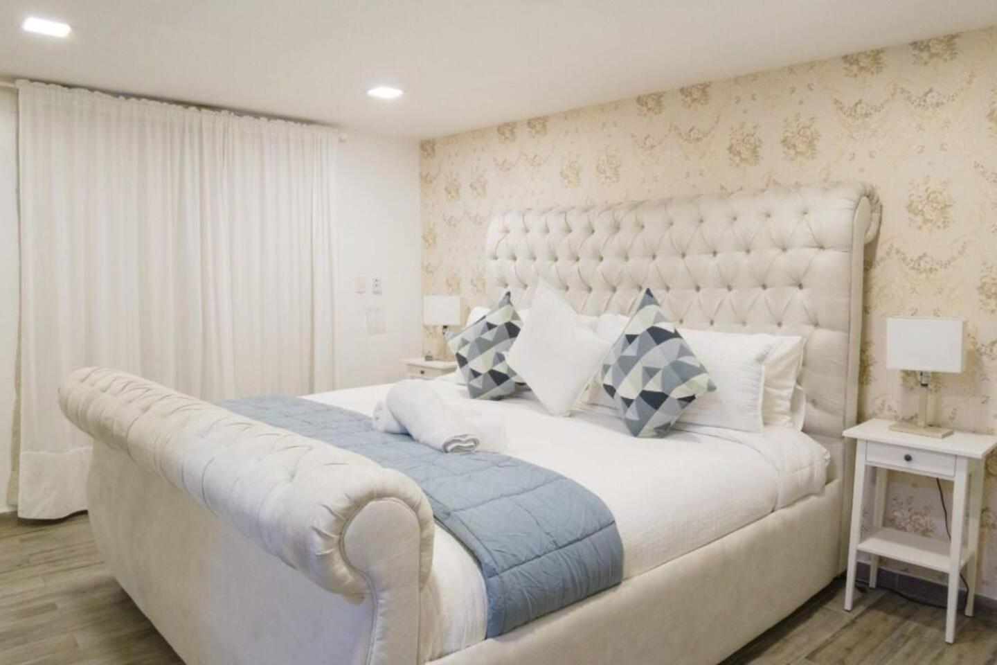 8-Bedroom Penthouse with Private Jacuzzi & Rooftop, foto 10