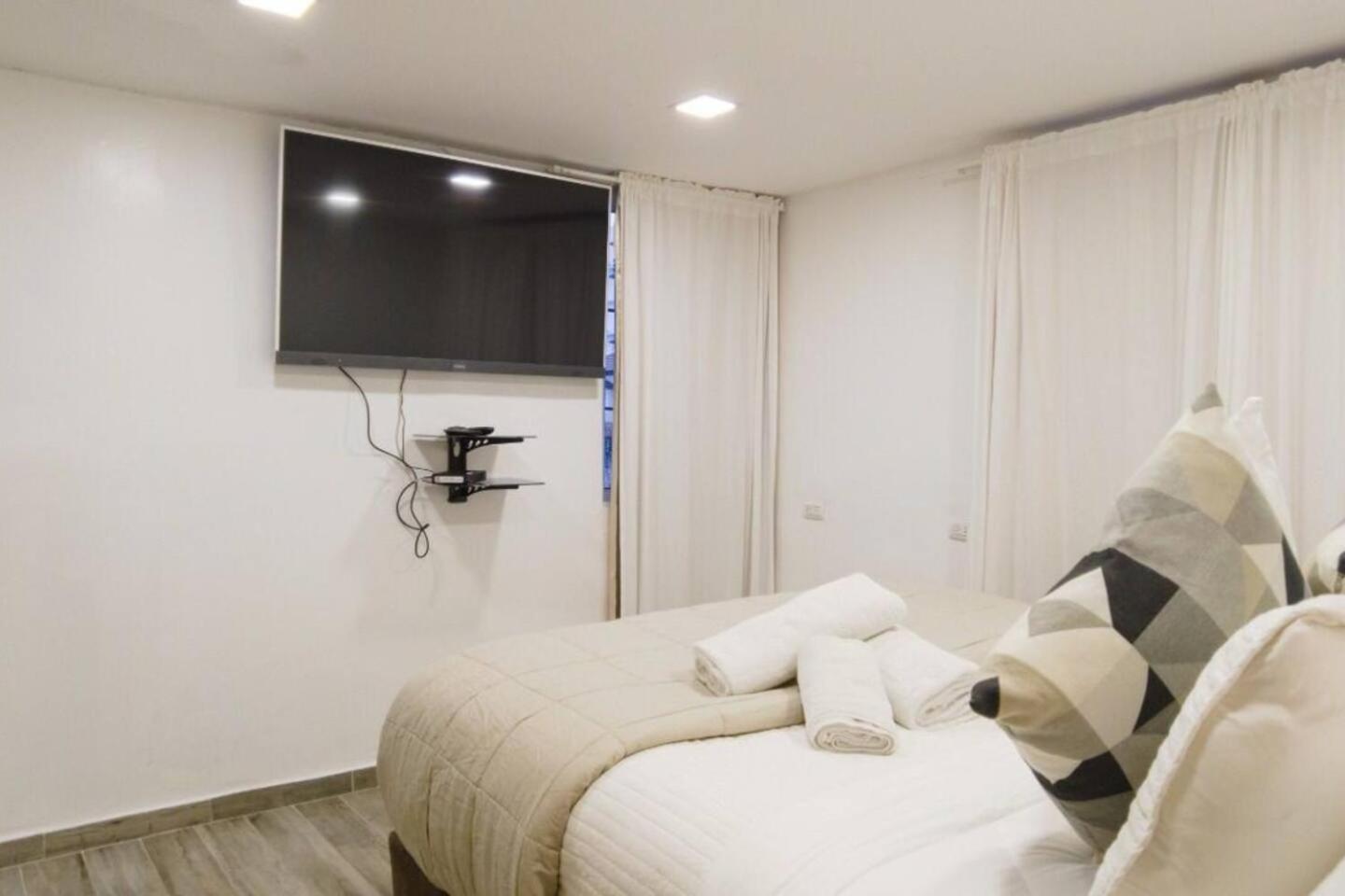 8-Bedroom Penthouse with Private Jacuzzi & Rooftop, foto 12