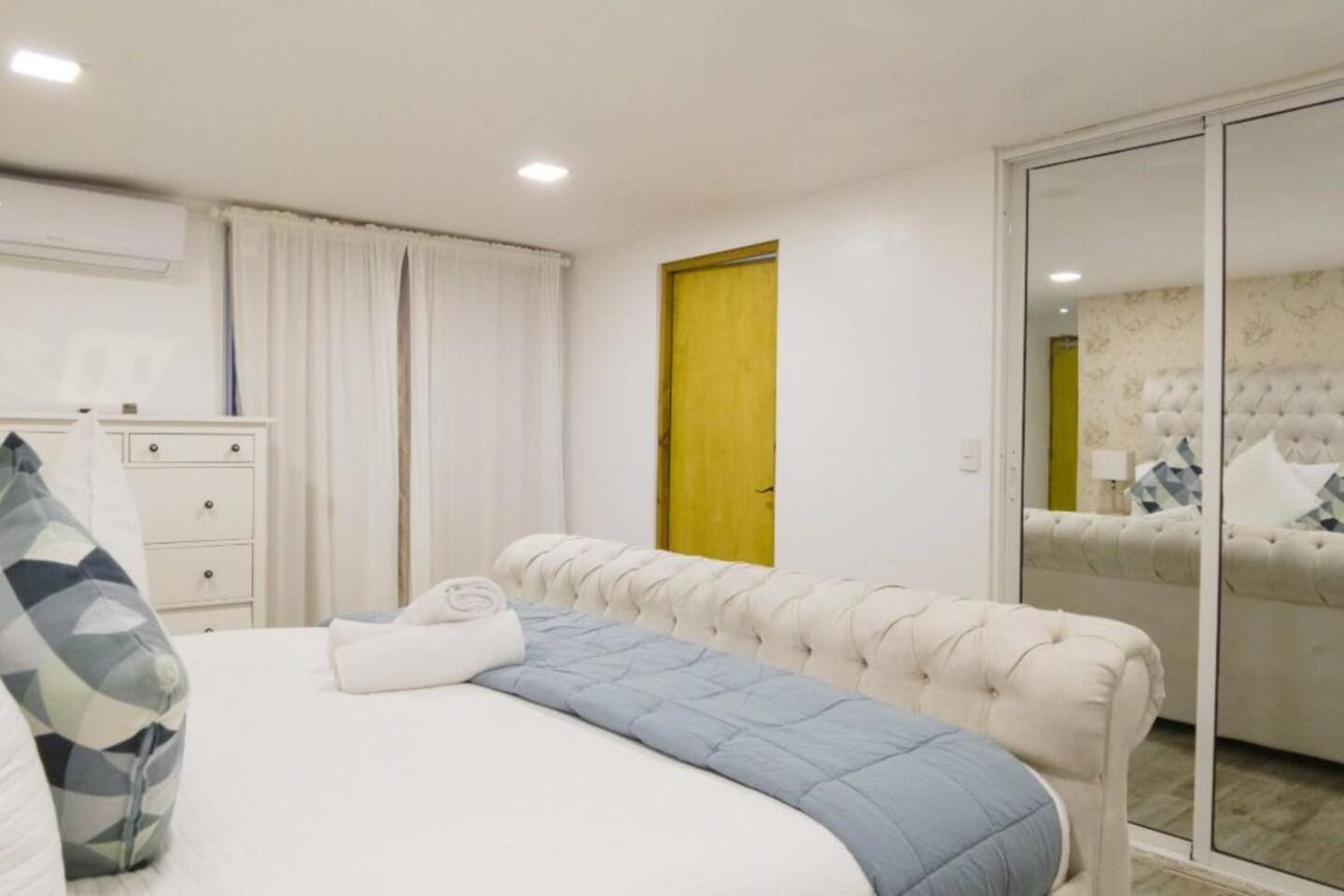 8-Bedroom Penthouse with Private Jacuzzi & Rooftop, foto 13