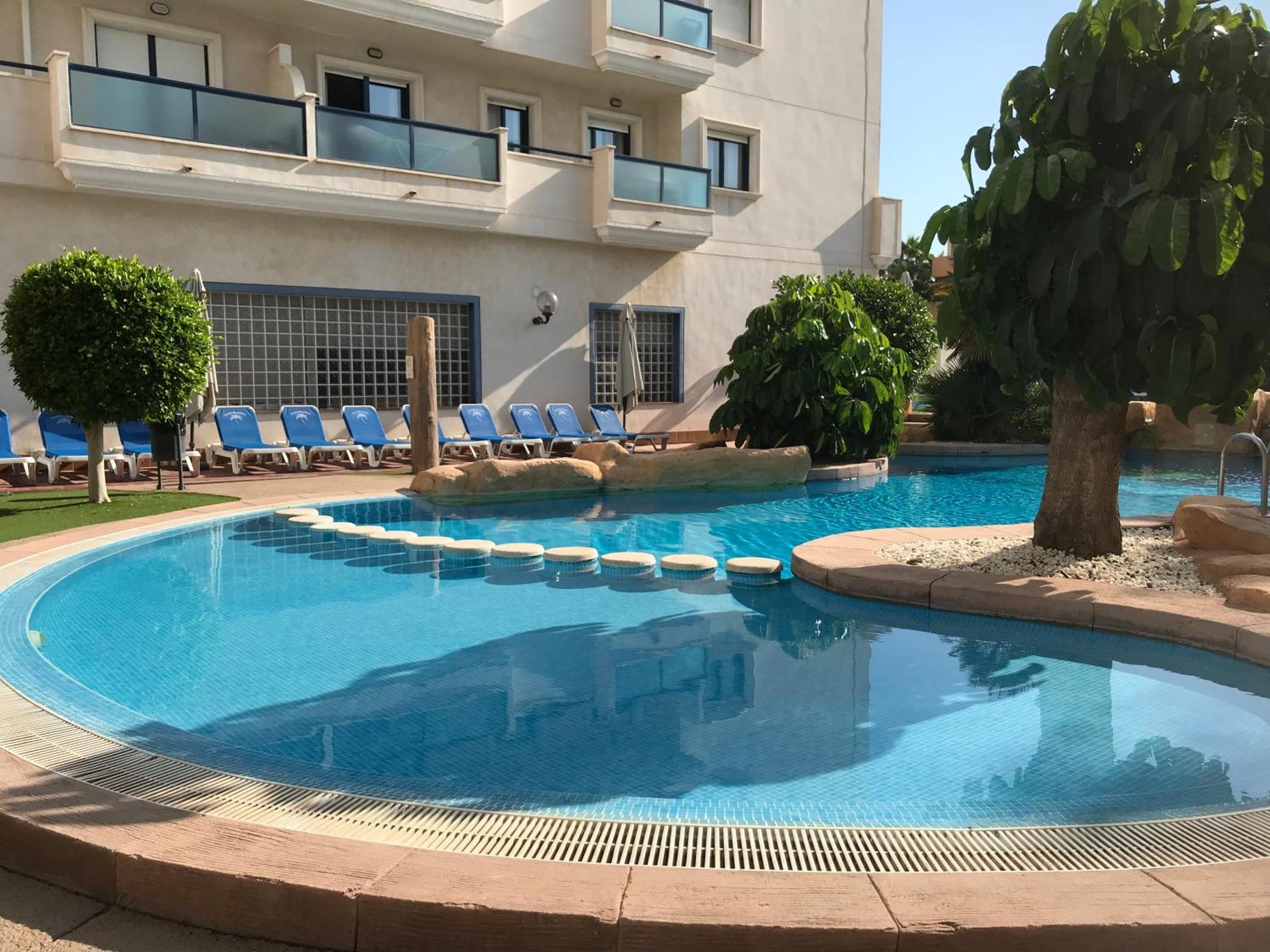 Sea View 2-Bed Apartment - 9 Night Max Stay