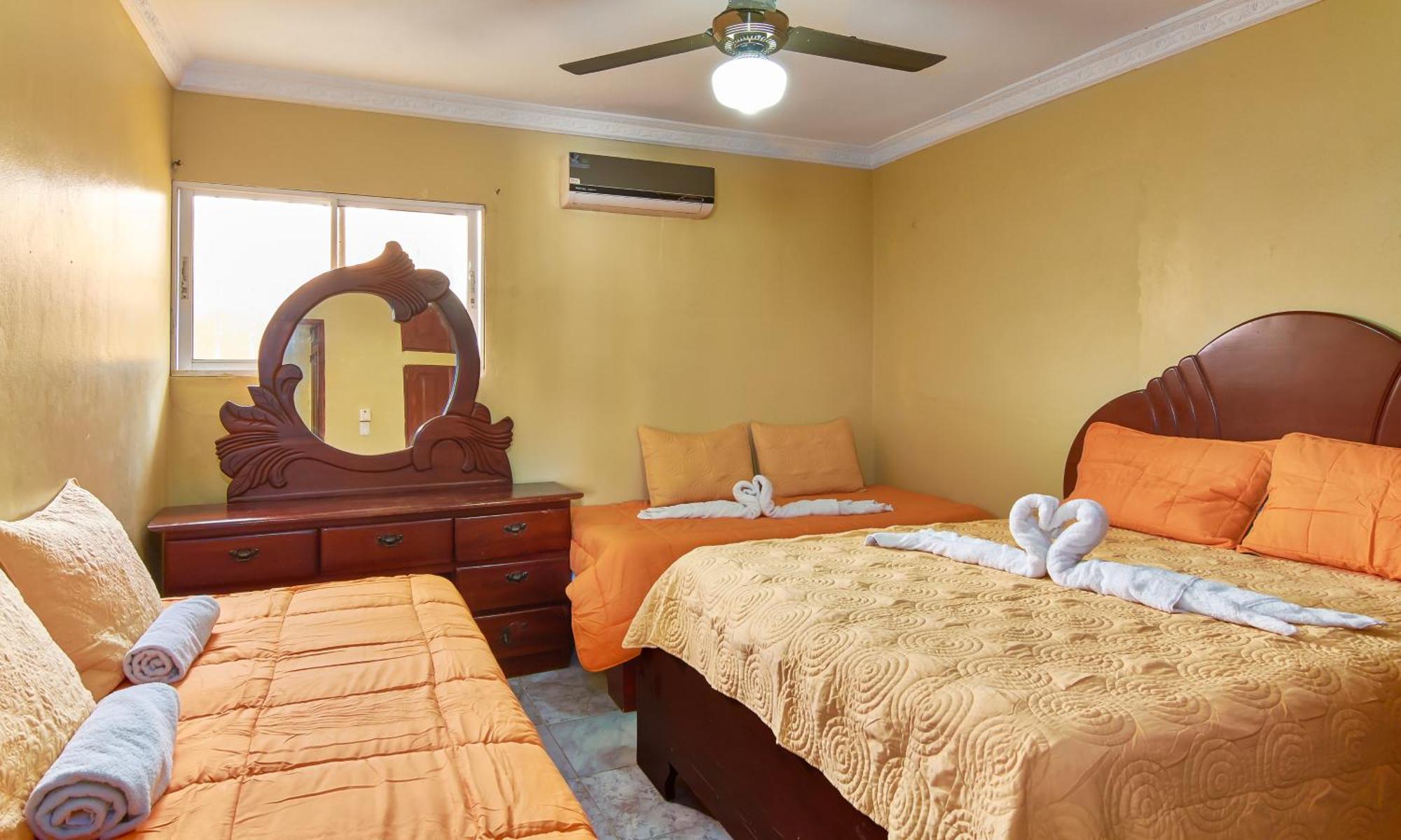 Spacious 2Br 1Bath Apartment Terrace & Street View, imagen 3