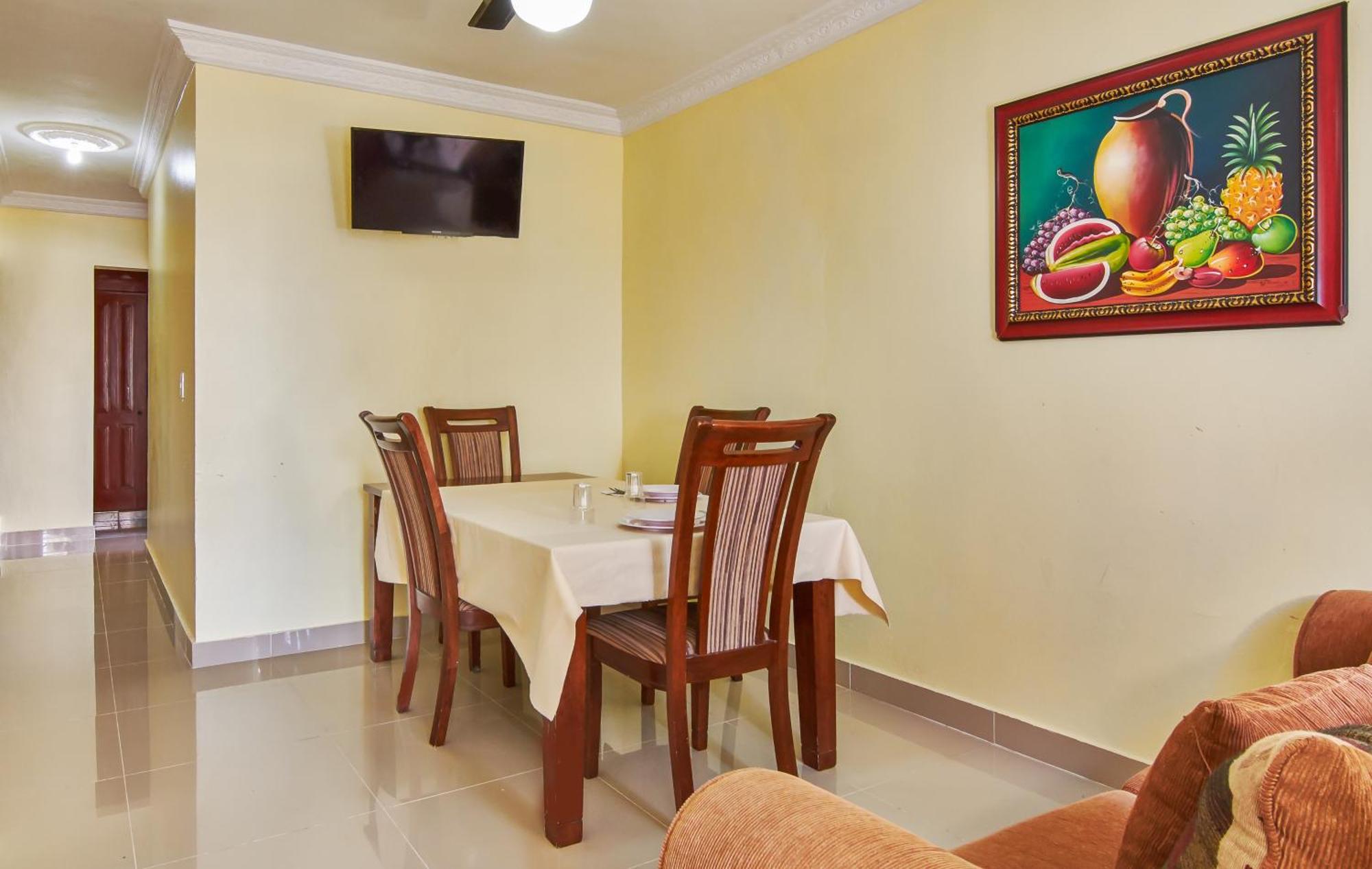 Spacious 2Br 1Bath Apartment Terrace & Street View