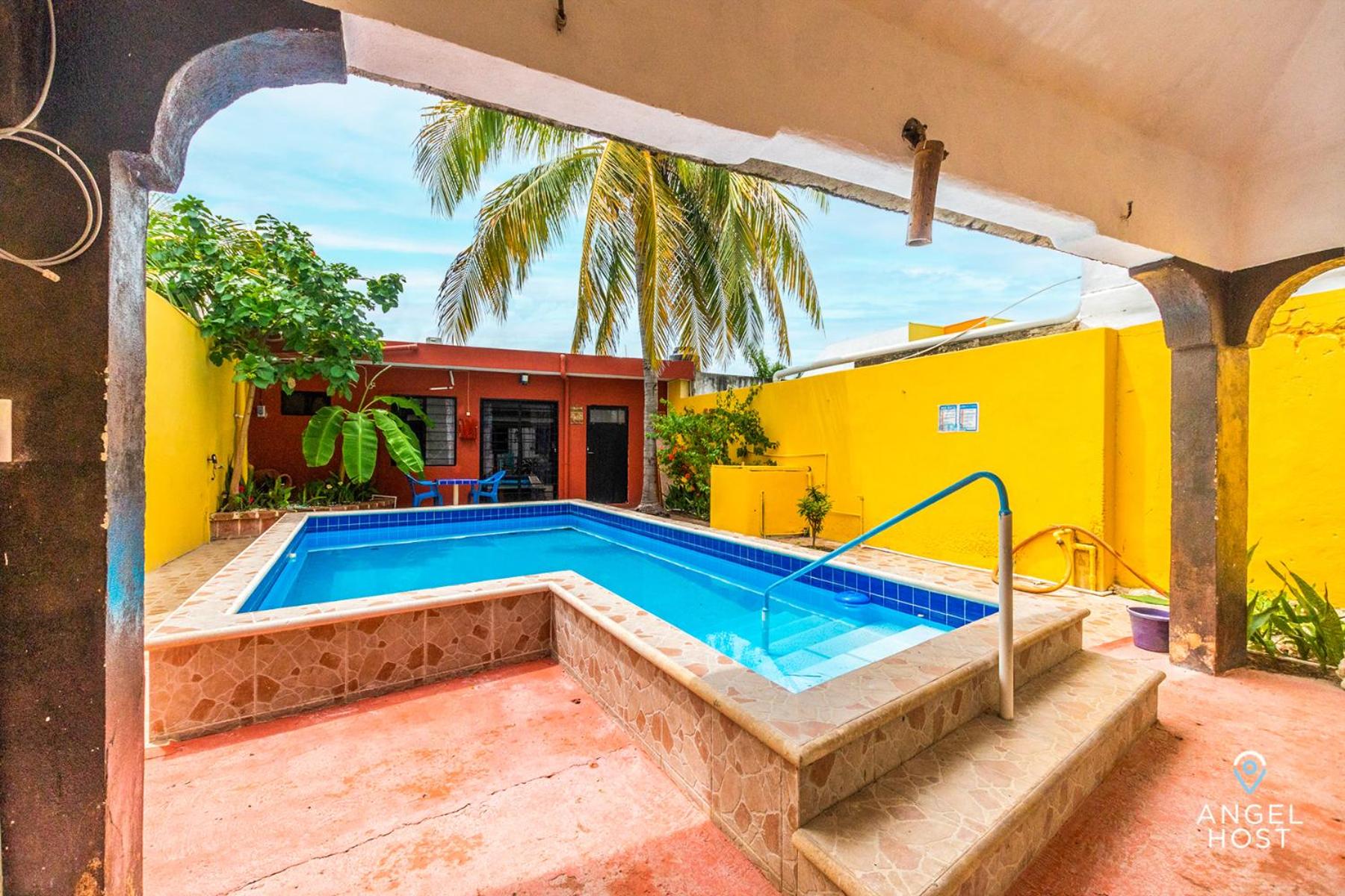 Malecon Beach House in Progreso 1 block from beach, imagen 4