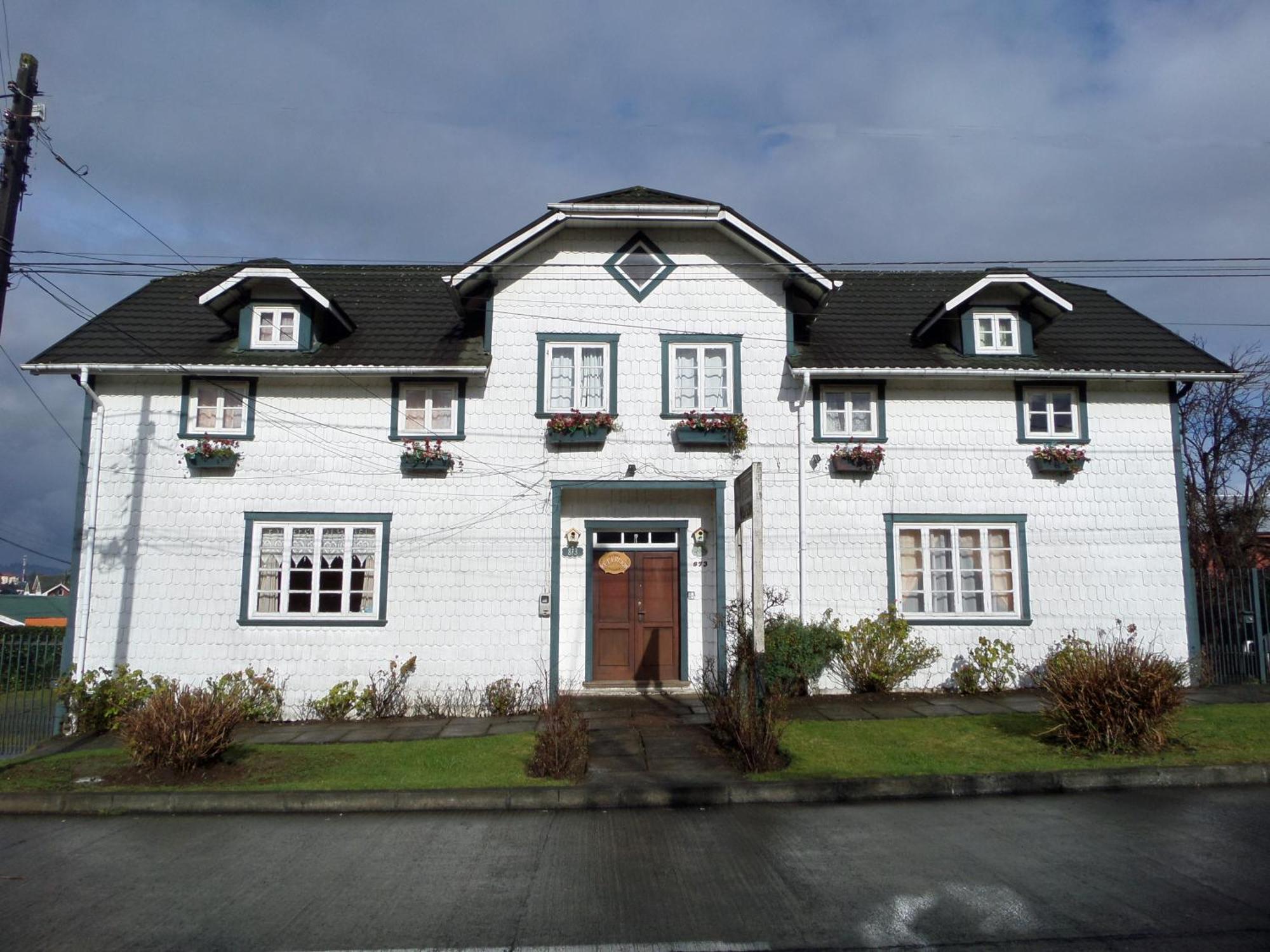 Hostal y Cabanas Villa Germana