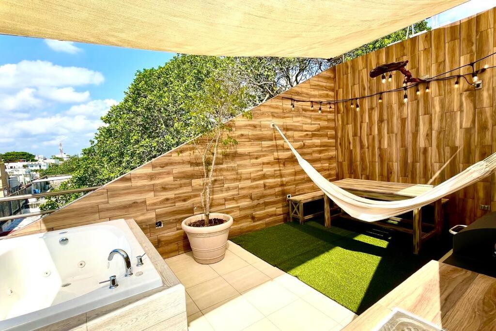 Penthouse Terraza & Jacuzzi Panorámicos, playas-cenotes y la Quinta Avenida todo caminando a 10 minutos! Muy amplio 2 niveles, excelente ubicación centro de Playa del Carmen, cerca de restaurantes, bares, área de coworking incluid, foto 10