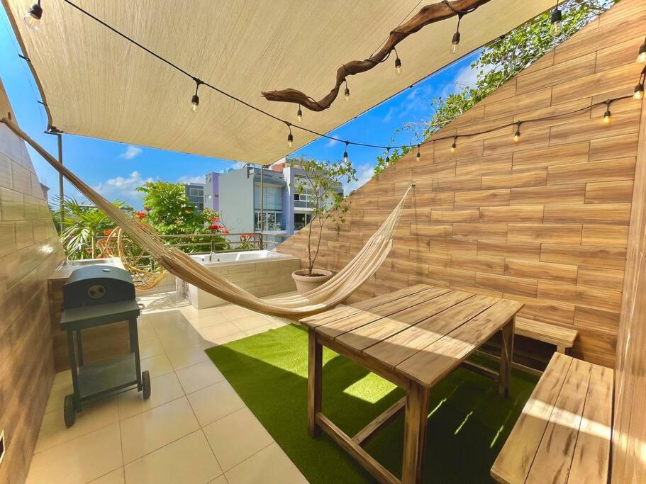 Penthouse Terraza & Jacuzzi Panorámicos, playas-cenotes y la Quinta Avenida todo caminando a 10 minutos! Muy amplio 2 niveles, excelente ubicación centro de Playa del Carmen, cerca de restaurantes, bares, área de coworking incluid, imagen 3