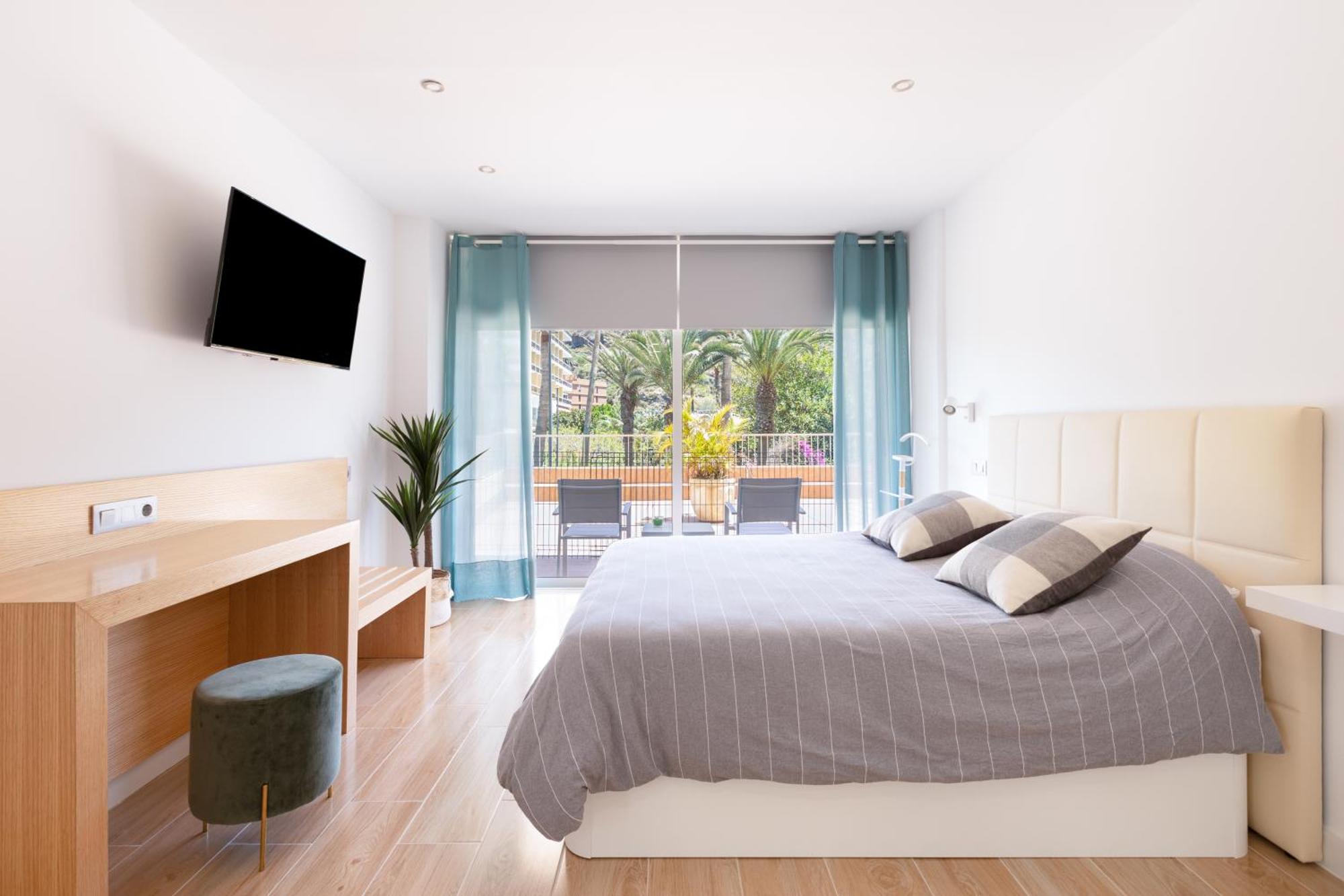 Palmeras Playa Studio: pools, beach, sun & shore