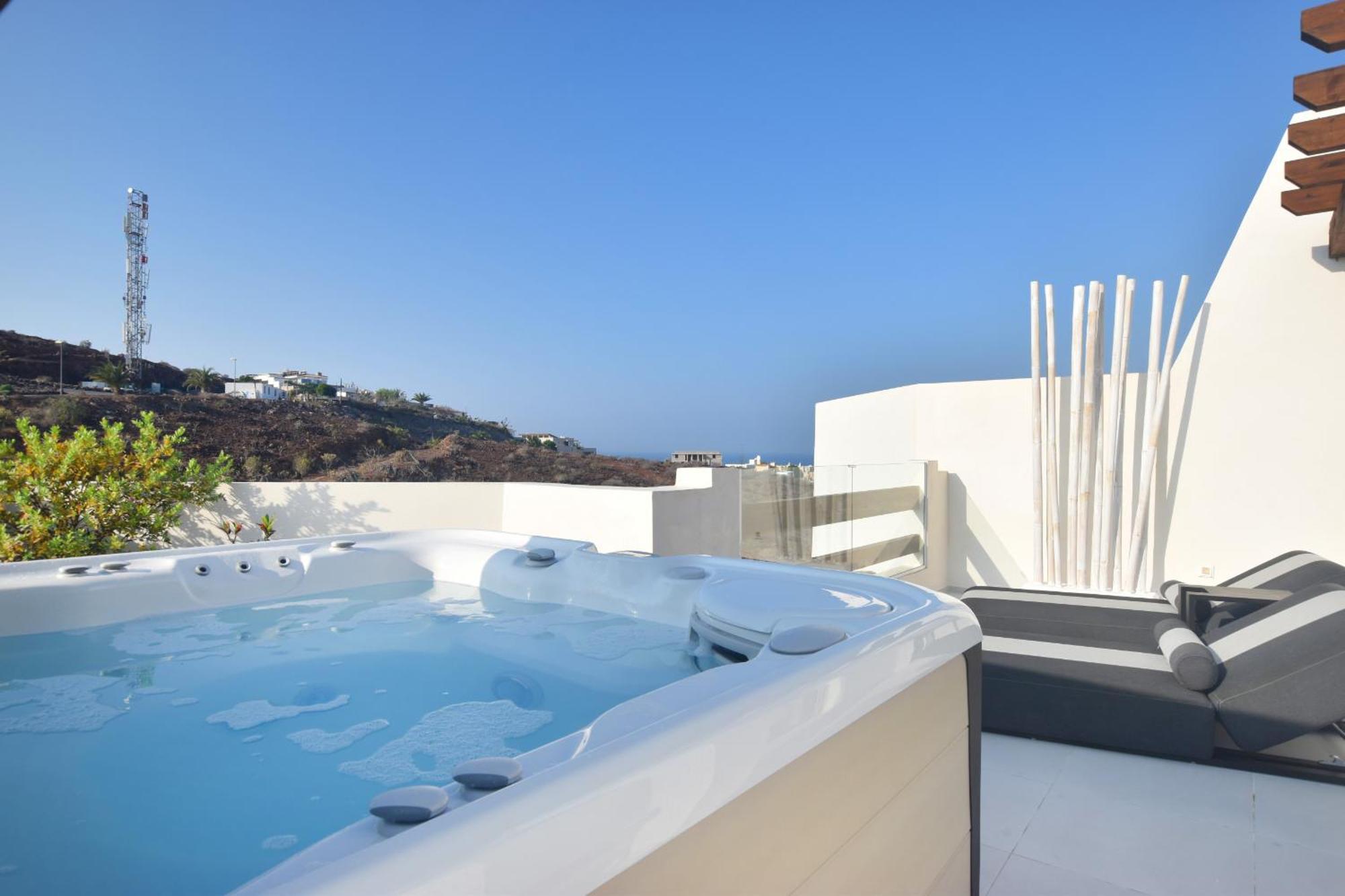 Gazmira 3-1 PENTHOUSE DELUXE & JACUZZI 3B