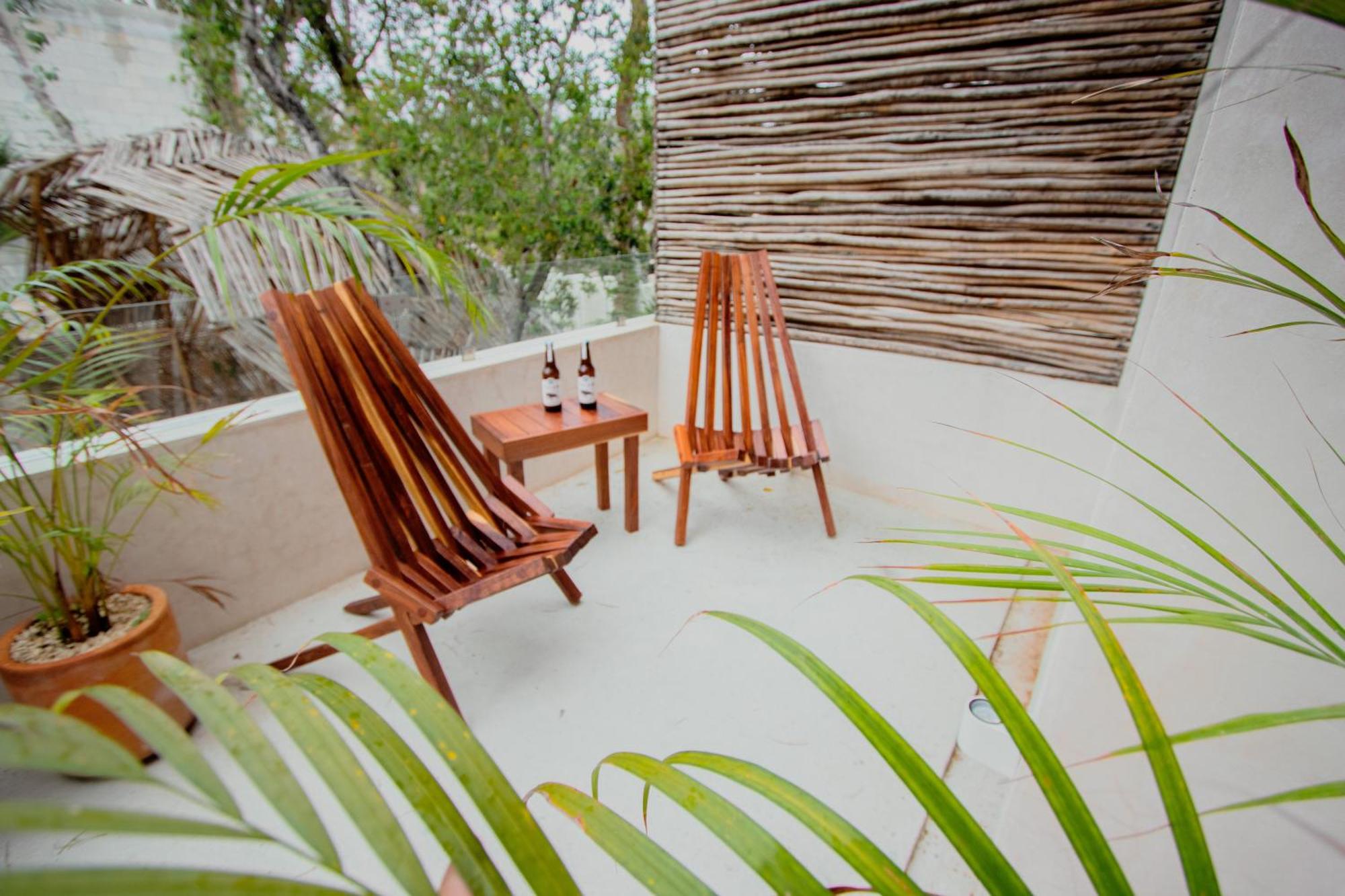 Spacious 2BR apt · Wide balcony w/tub & Yoga deck, foto 14
