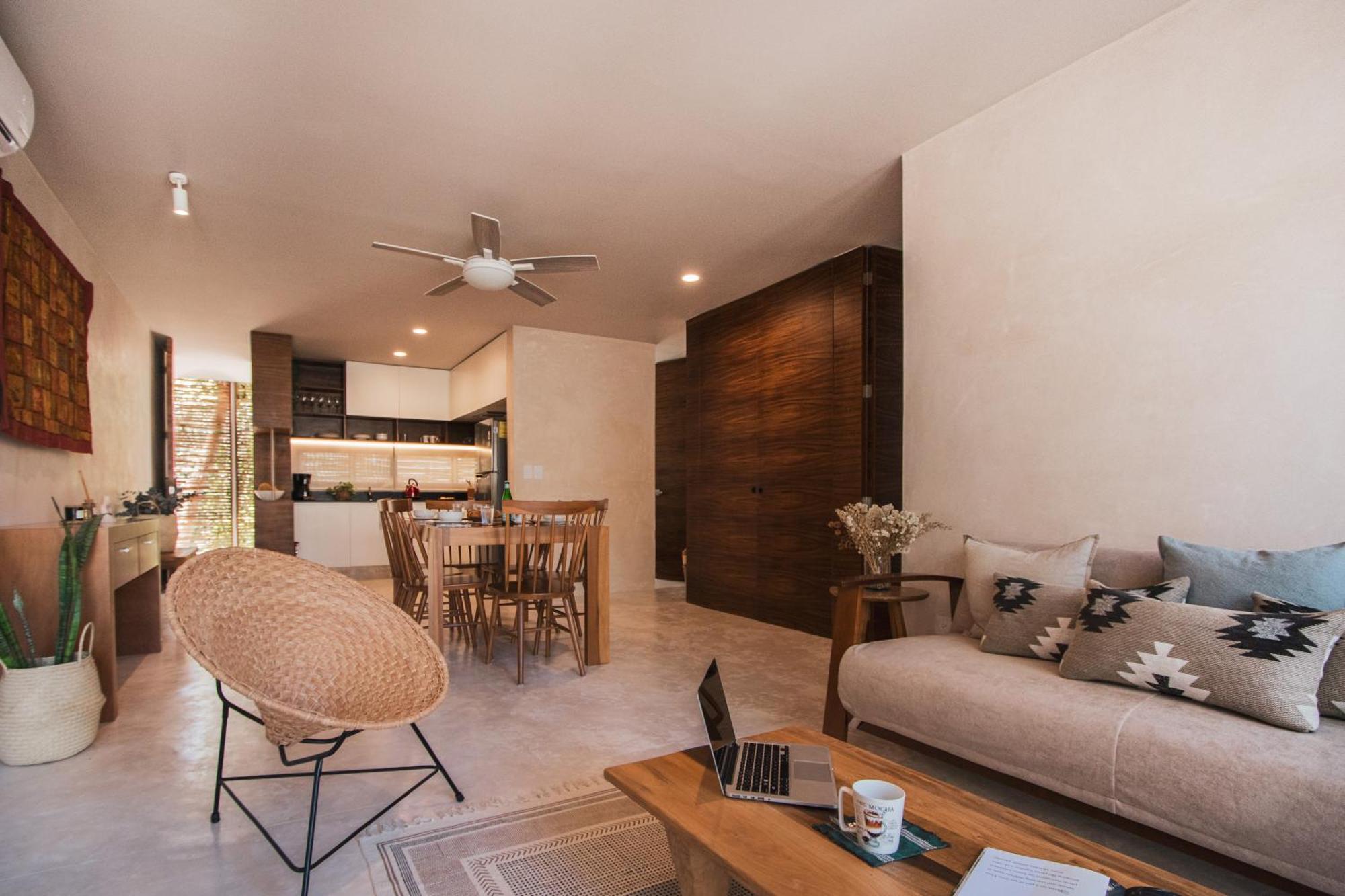 Spacious 2BR apt · Wide balcony w/tub & Yoga deck, imagen 2