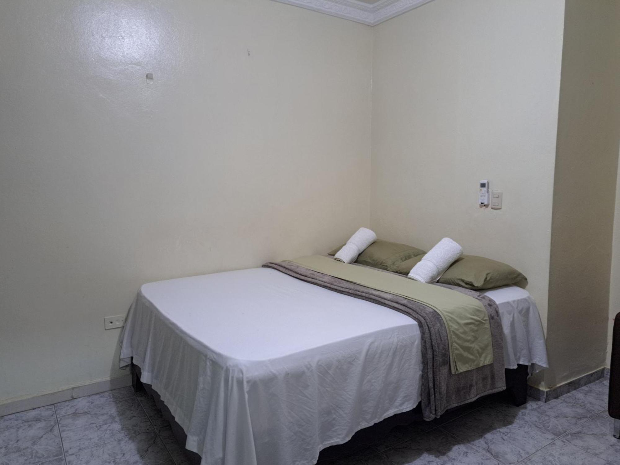 Sunset Single Room Near Airport Wi-Fi & Parking, imagen 2