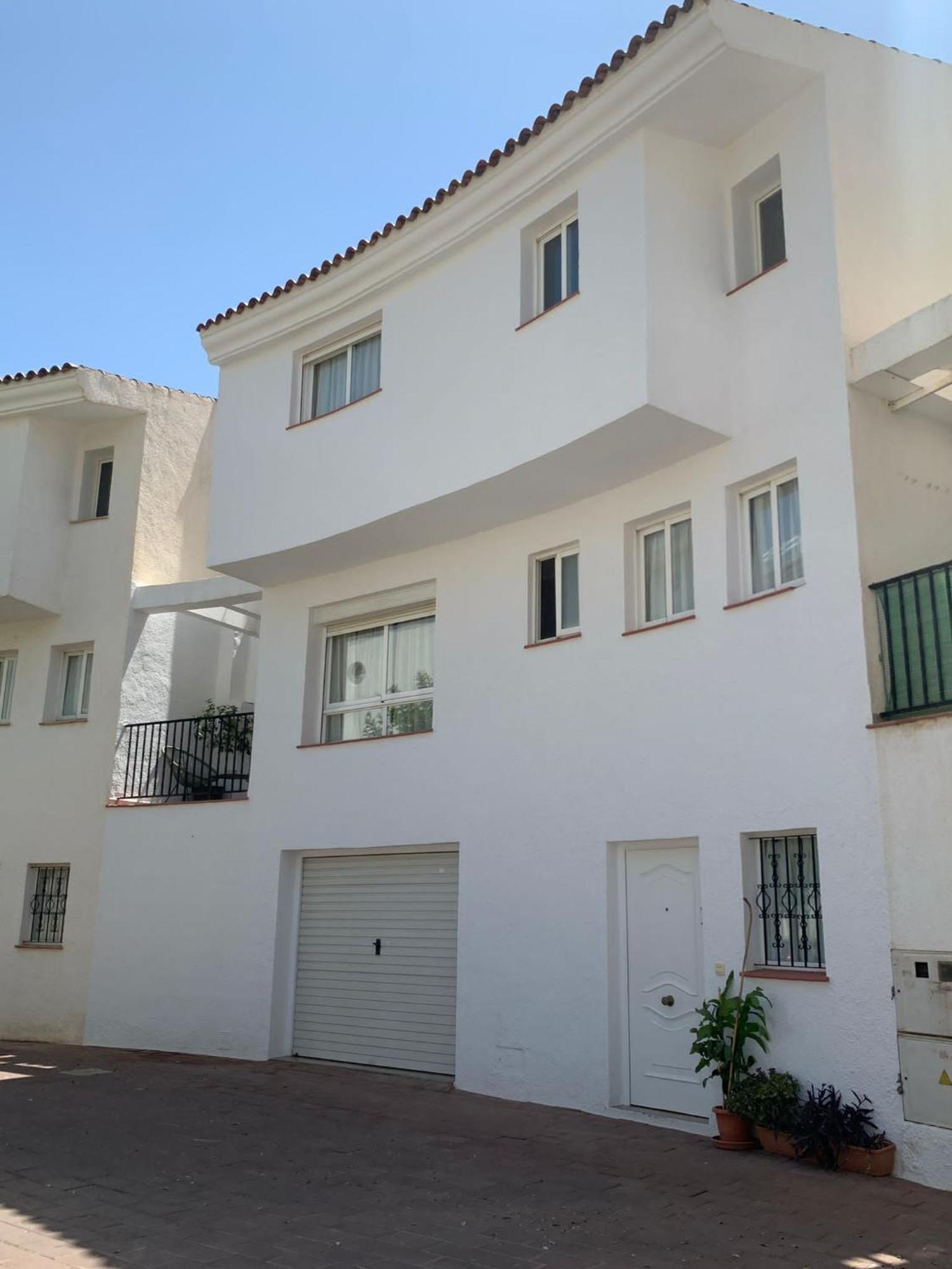 Agradable Adosado 3 plantas Altea