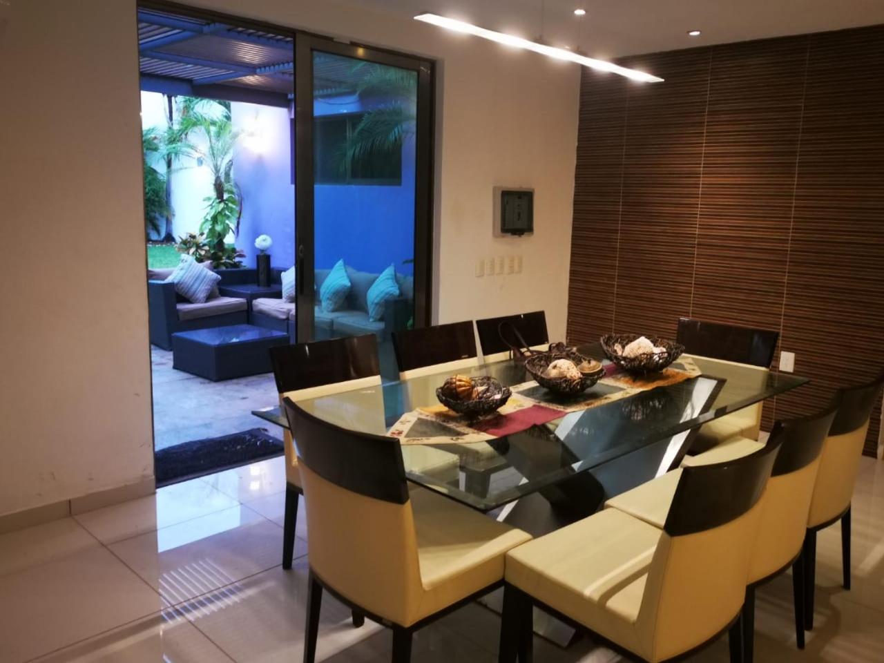 Spacious Home with Centric Location, foto 9