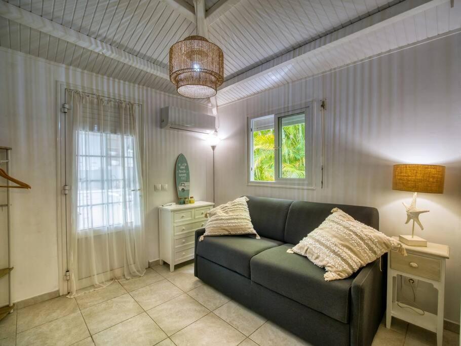Appartement Domi Caraïbes confortable avec une piscine chauffée et sécurisée par un filet, une citerne tampon pour faire face aux coupures d'eau, accès Netflix, foto 9