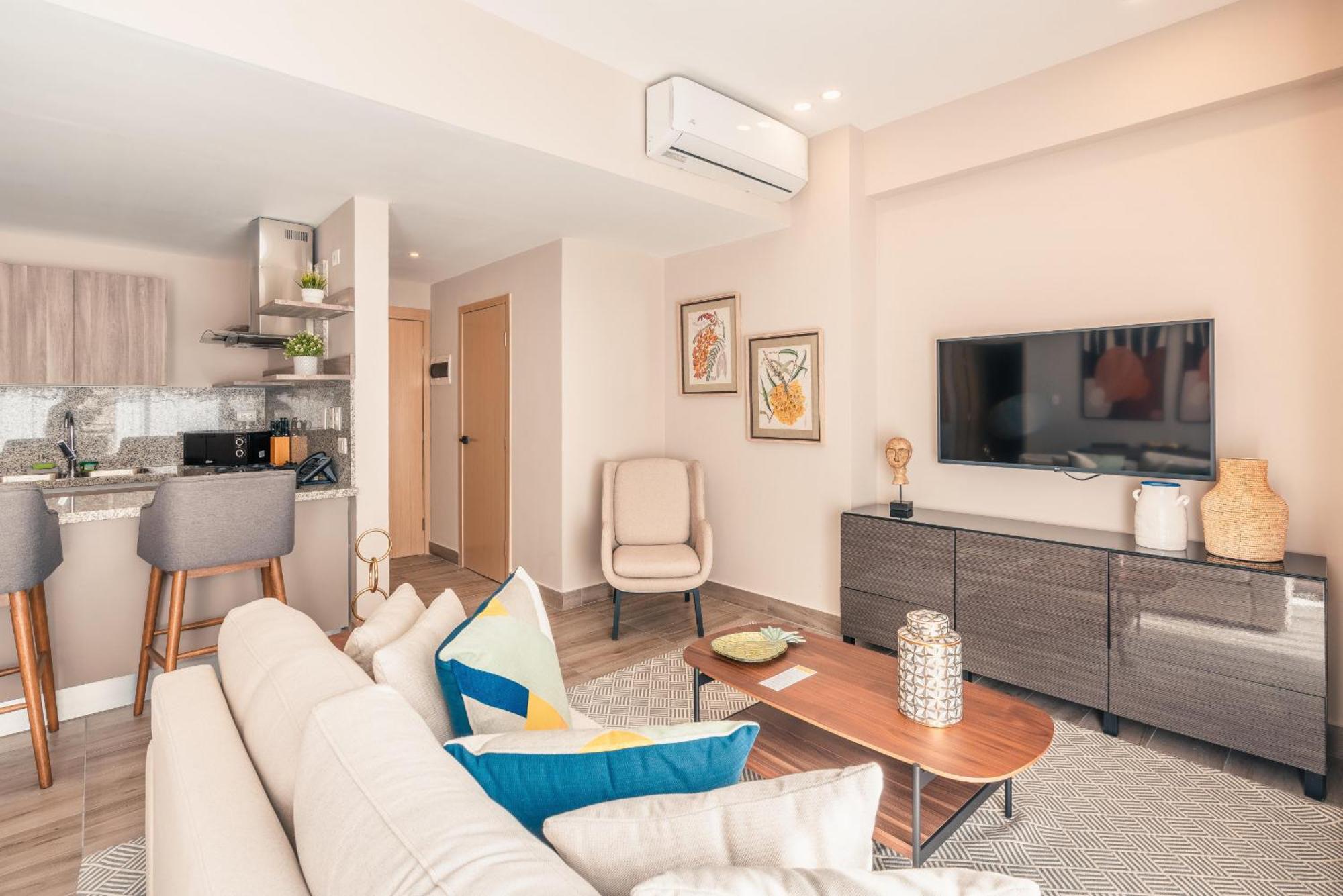 Apartment at Regatta Living II - 406 fully-equipped, foto 8