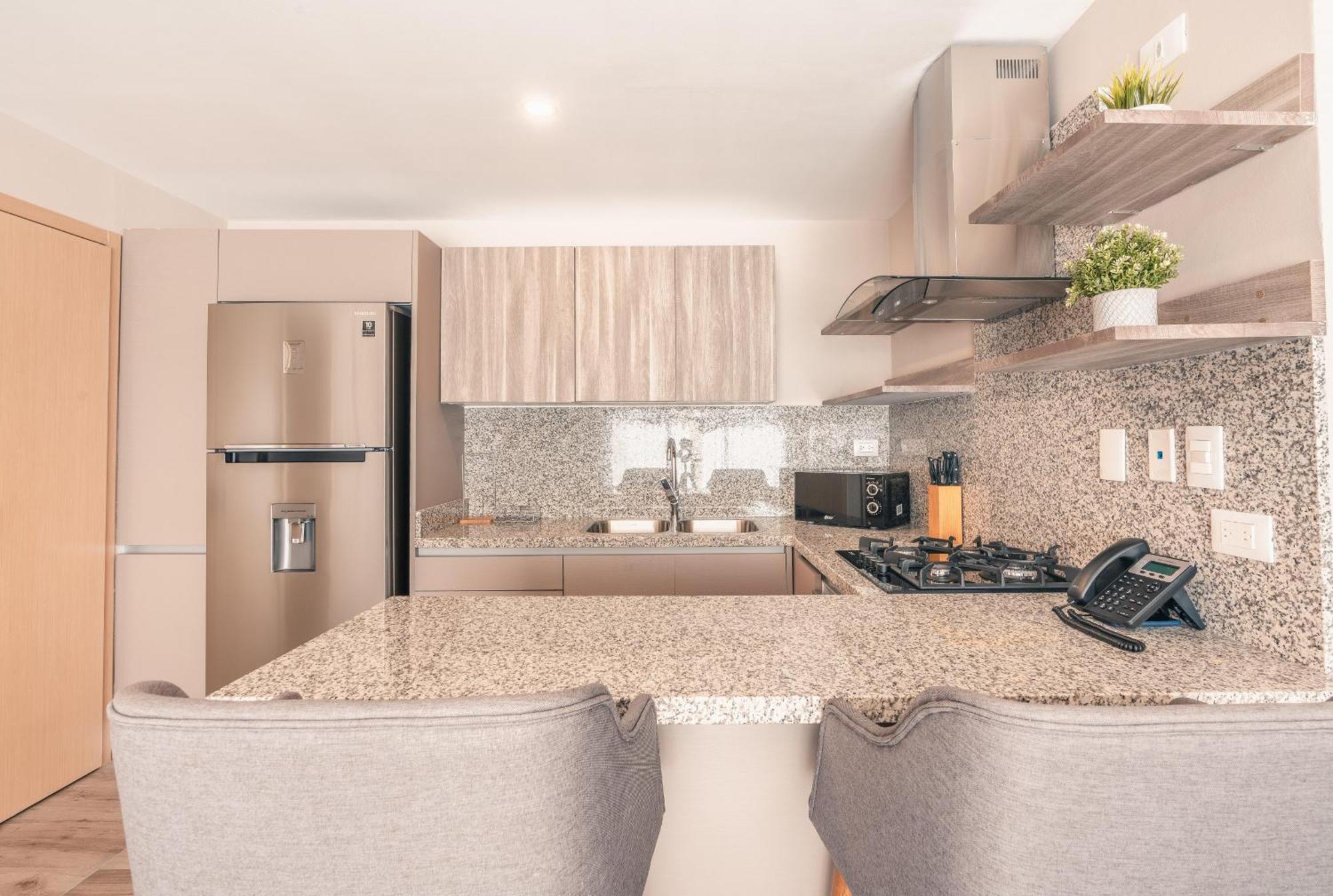 Apartment at Regatta Living II - 406 fully-equipped, foto 13