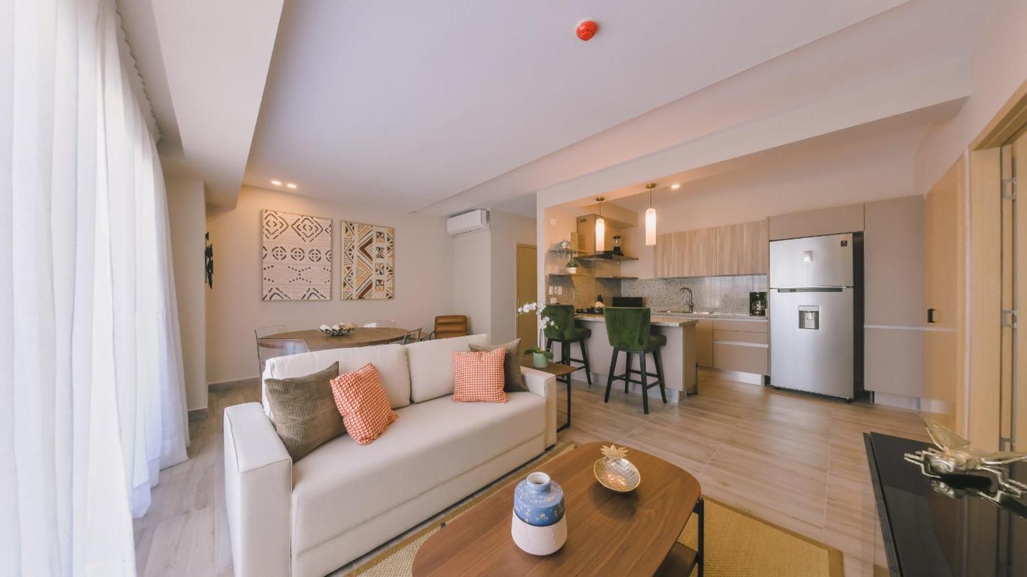 Fully Serviced Apartment at Regatta Living II - 905, imagen 2
