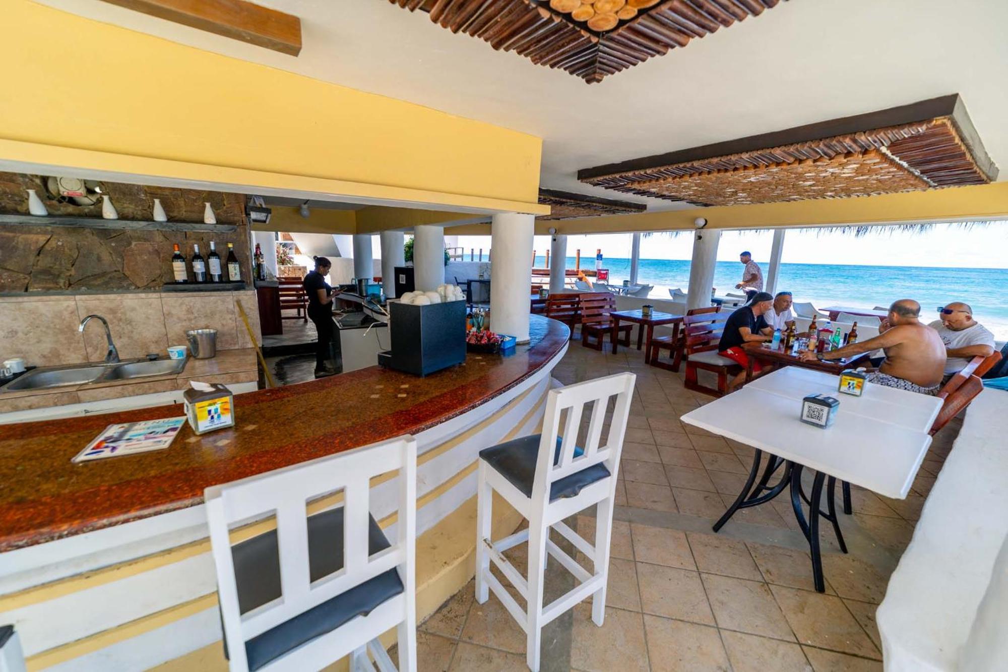 Oceanfront Kite Beach, 1BR, 30 feet to sand, Pool, 200Mbps WiFi, foto 16