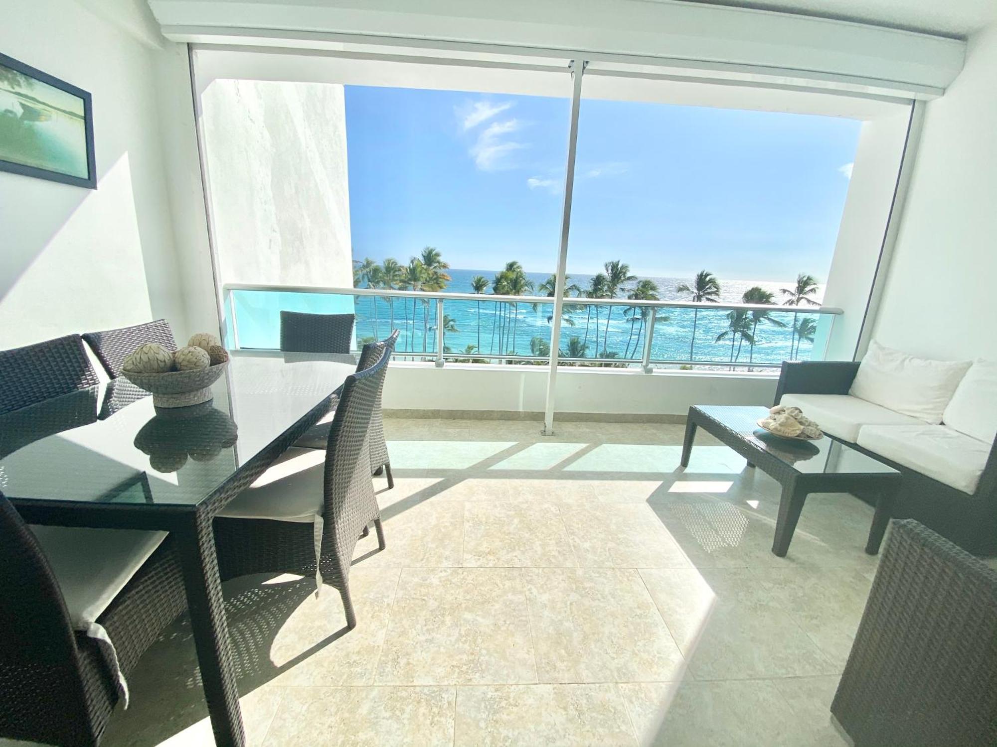 703 Marbella 2 bedrooms Beachfront Beautiful Apartment, imagen 2