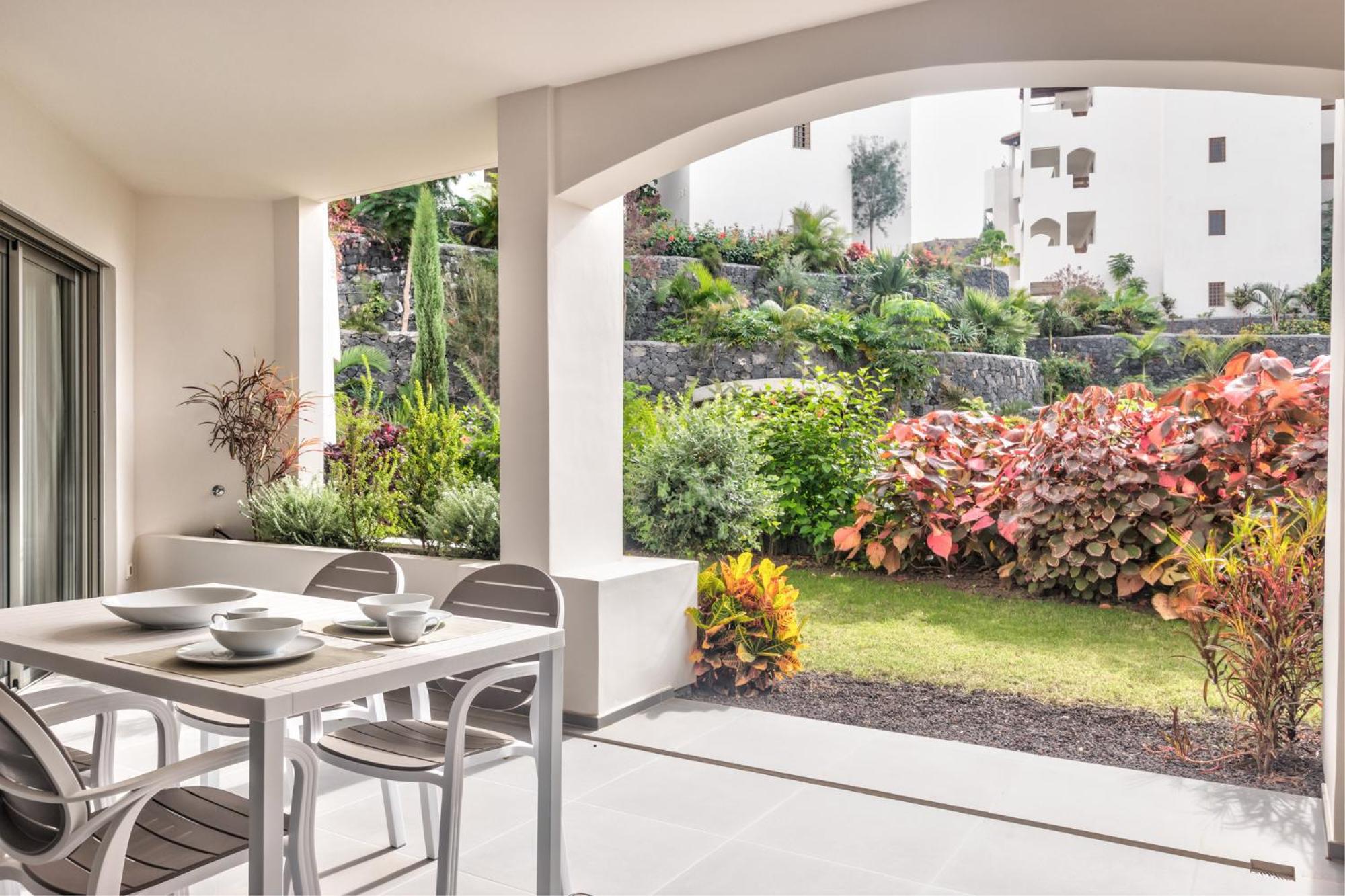 Jardines - Tabor 0-2 POOL VIEW & GARDEN 1B