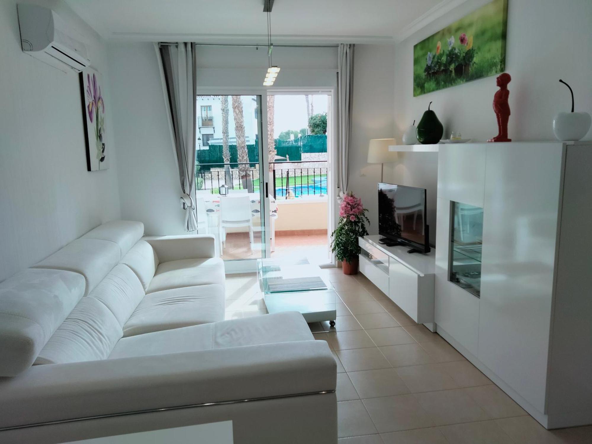Lovely apartment with pool view