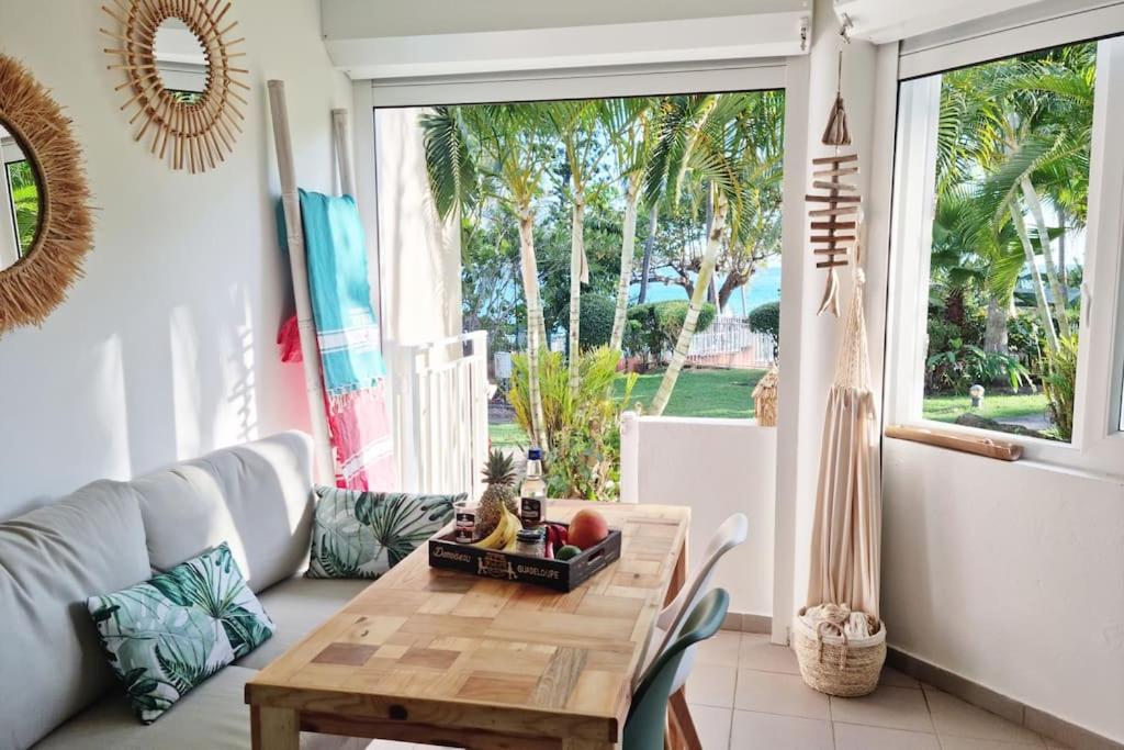 "Aimé Gwada", appartement à 40m de la plage, Rez-de-jardin tropical