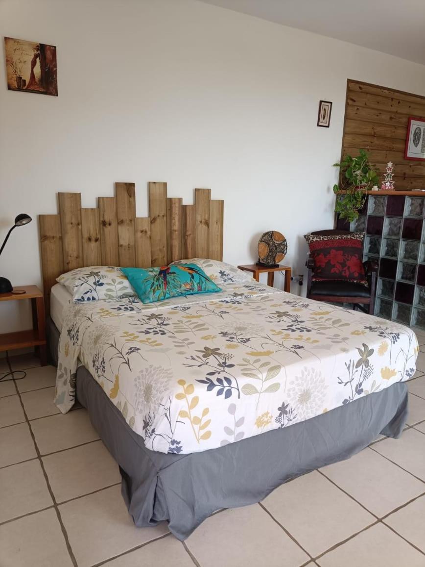 grand studio en bas de villa avec vue sur mer au Carbet, imagen 5