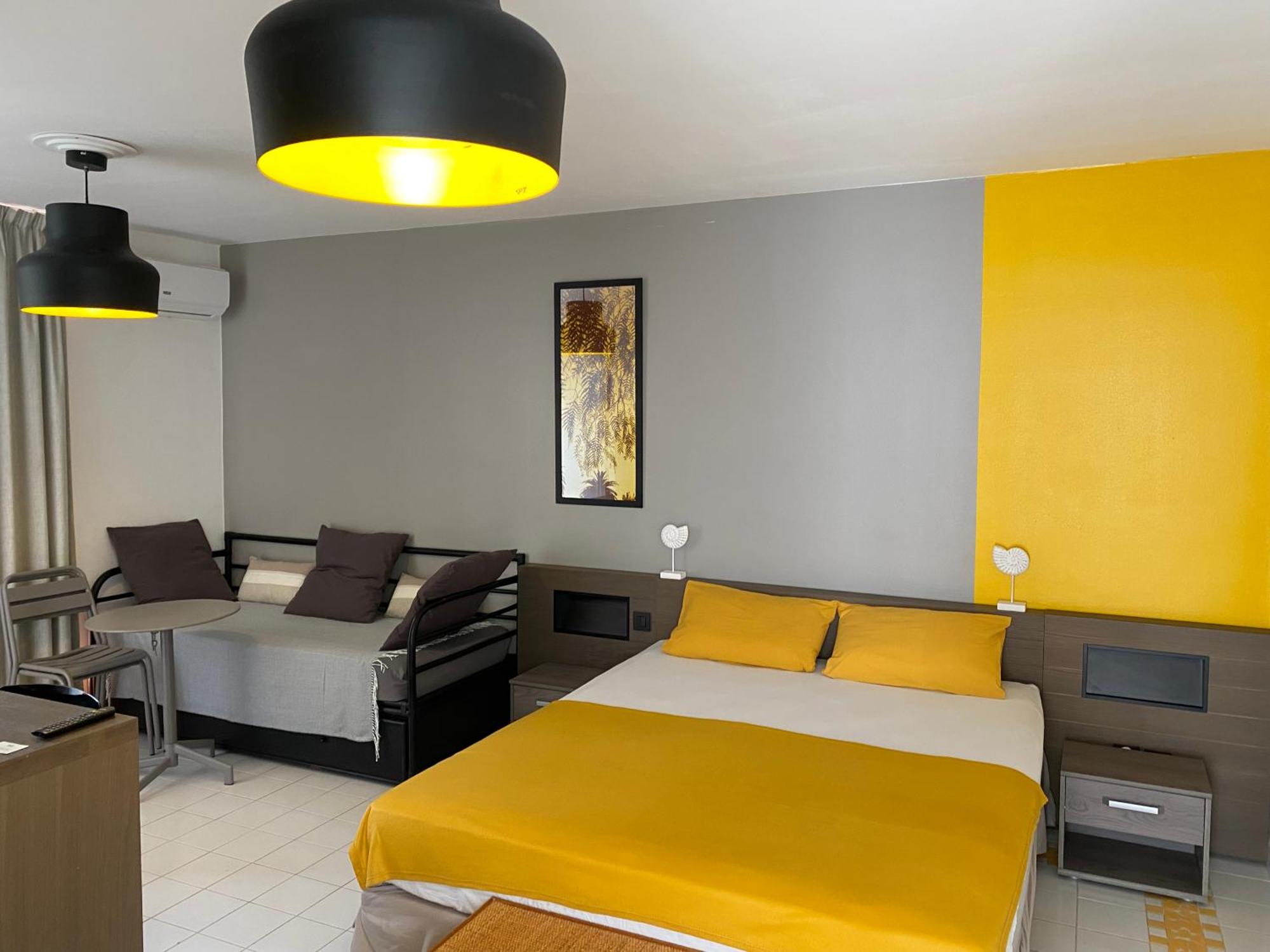 LE CAMASSIA - Studio de standing dans résidence privée avec accès Piscine et plage., foto 10