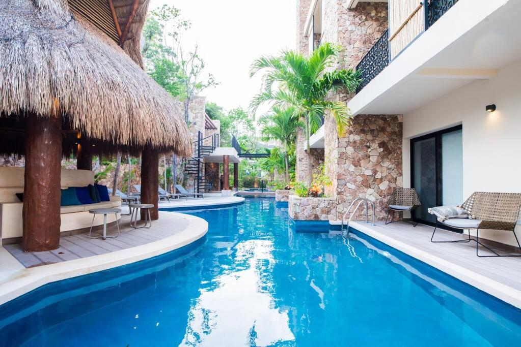 Chic Rooftop PH, private pool, 1mi from the beach, foto 16