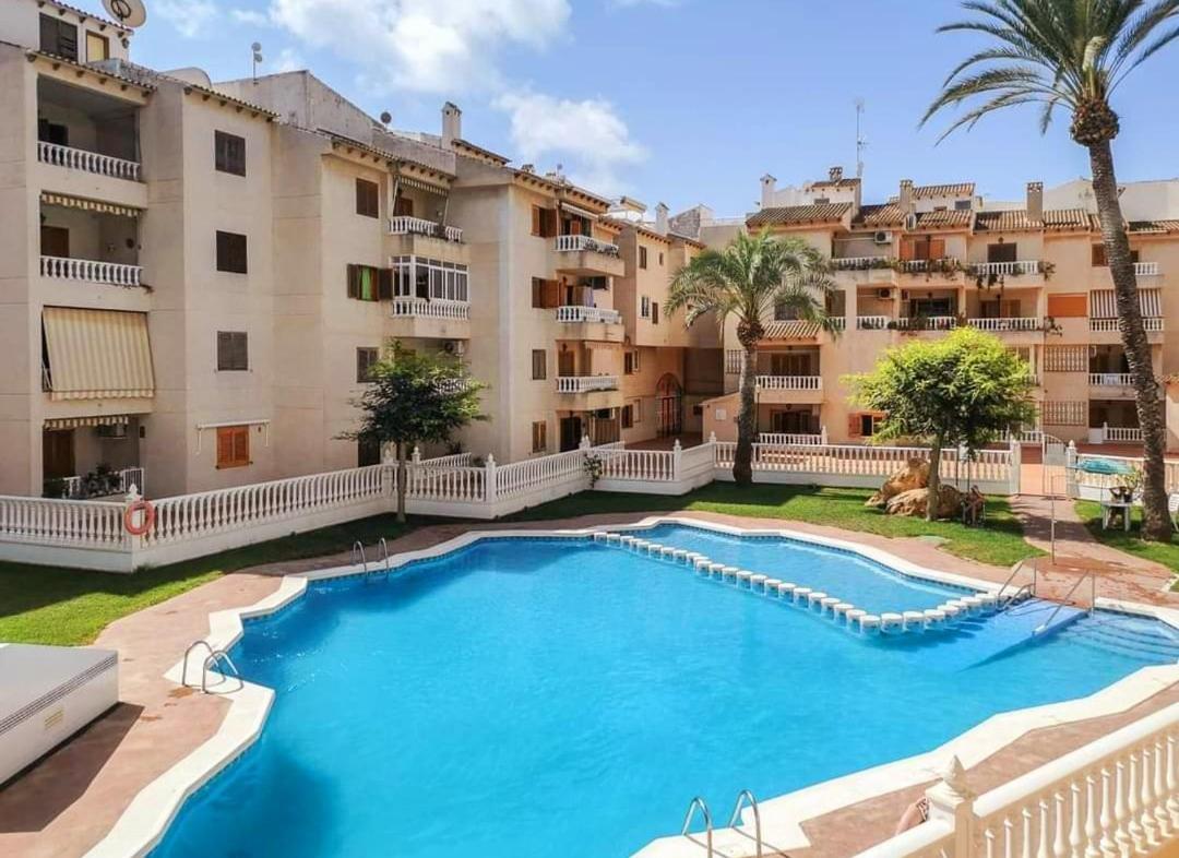 Casa Del Angel , Cosy 2 bed apartment,150m from Playa Los Locos plus beautiful swimming pool