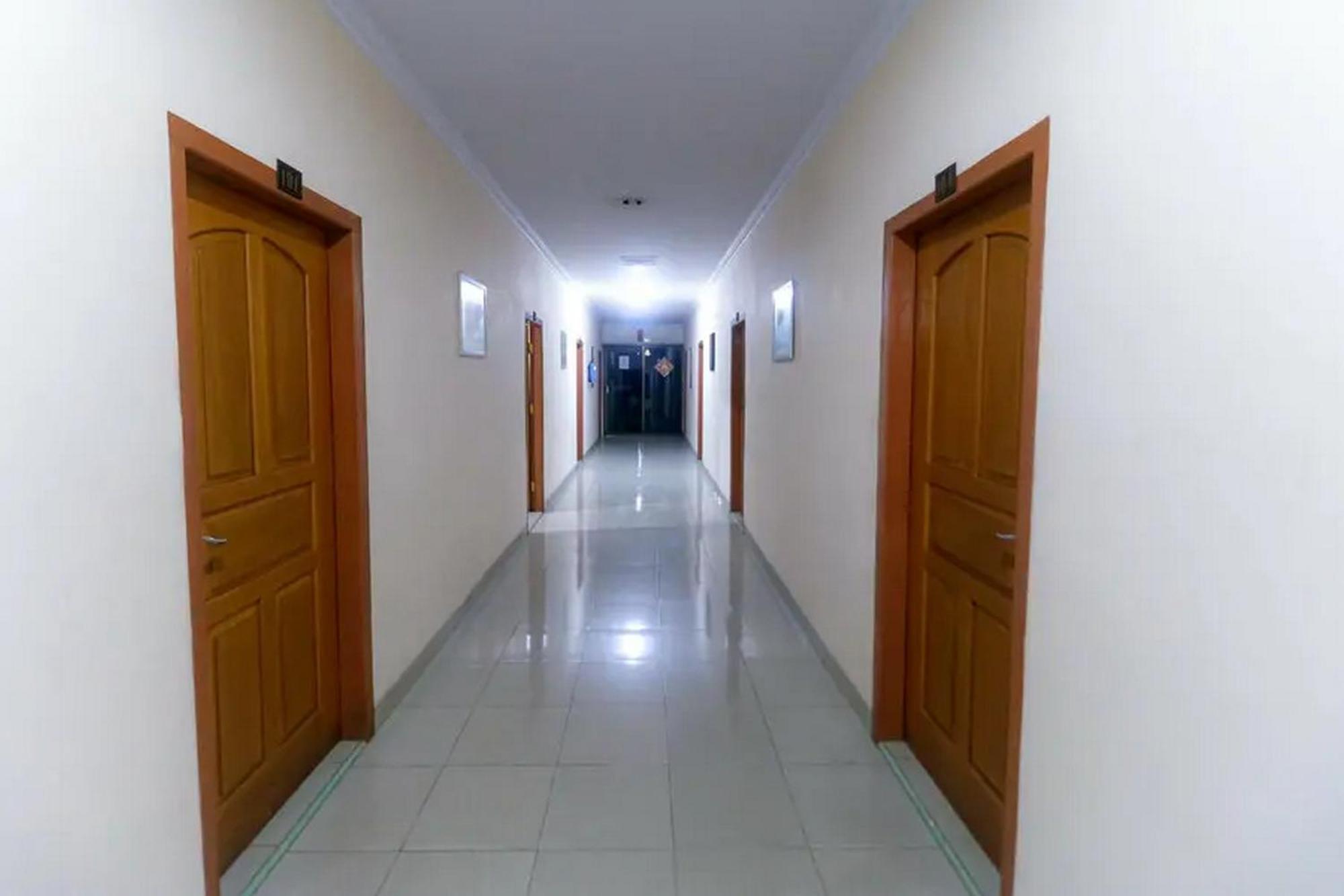 RedDoorz Plus near WTC Batanghari Mall — photo 2